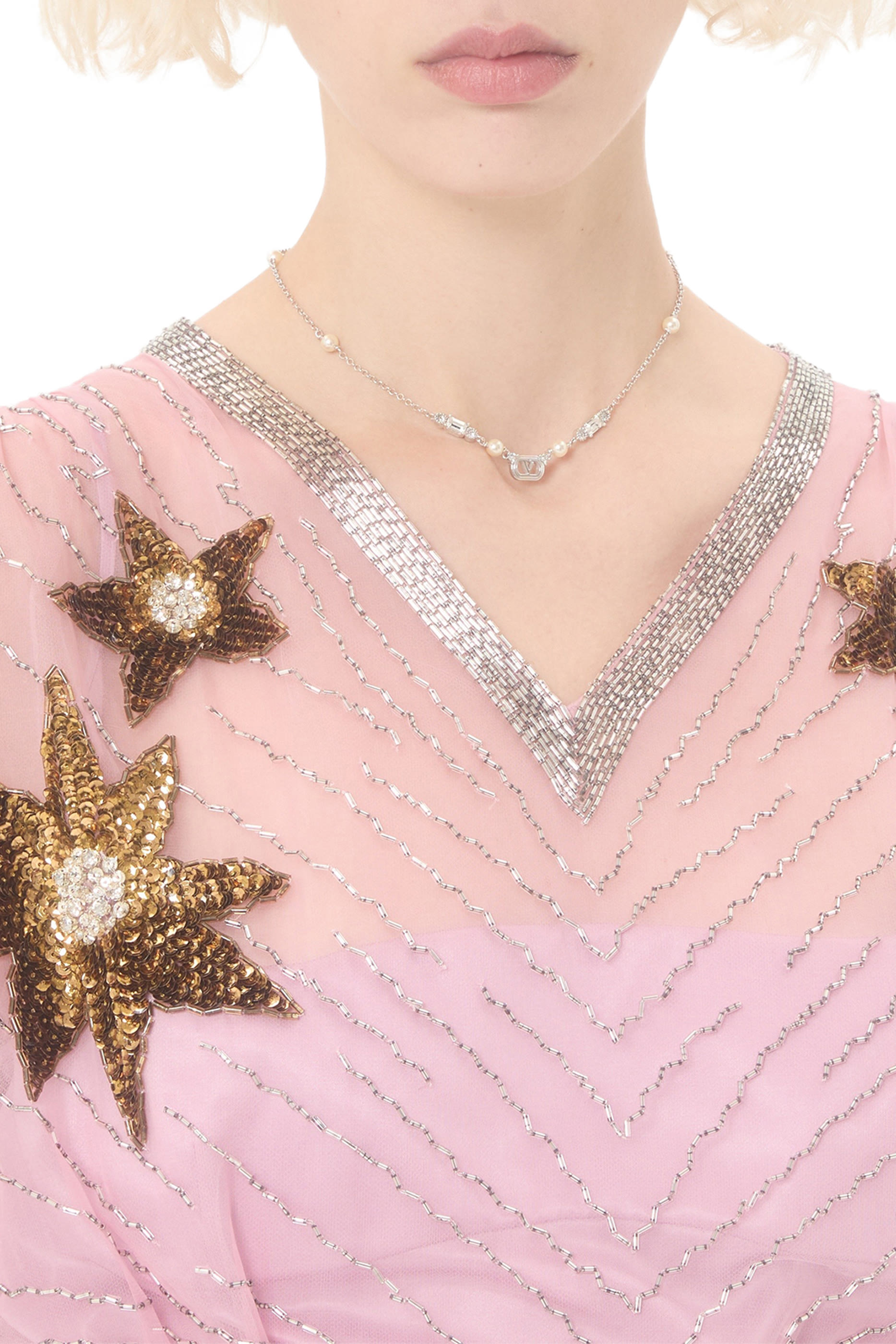 قلادة بحلية بتصميم بيضاوي