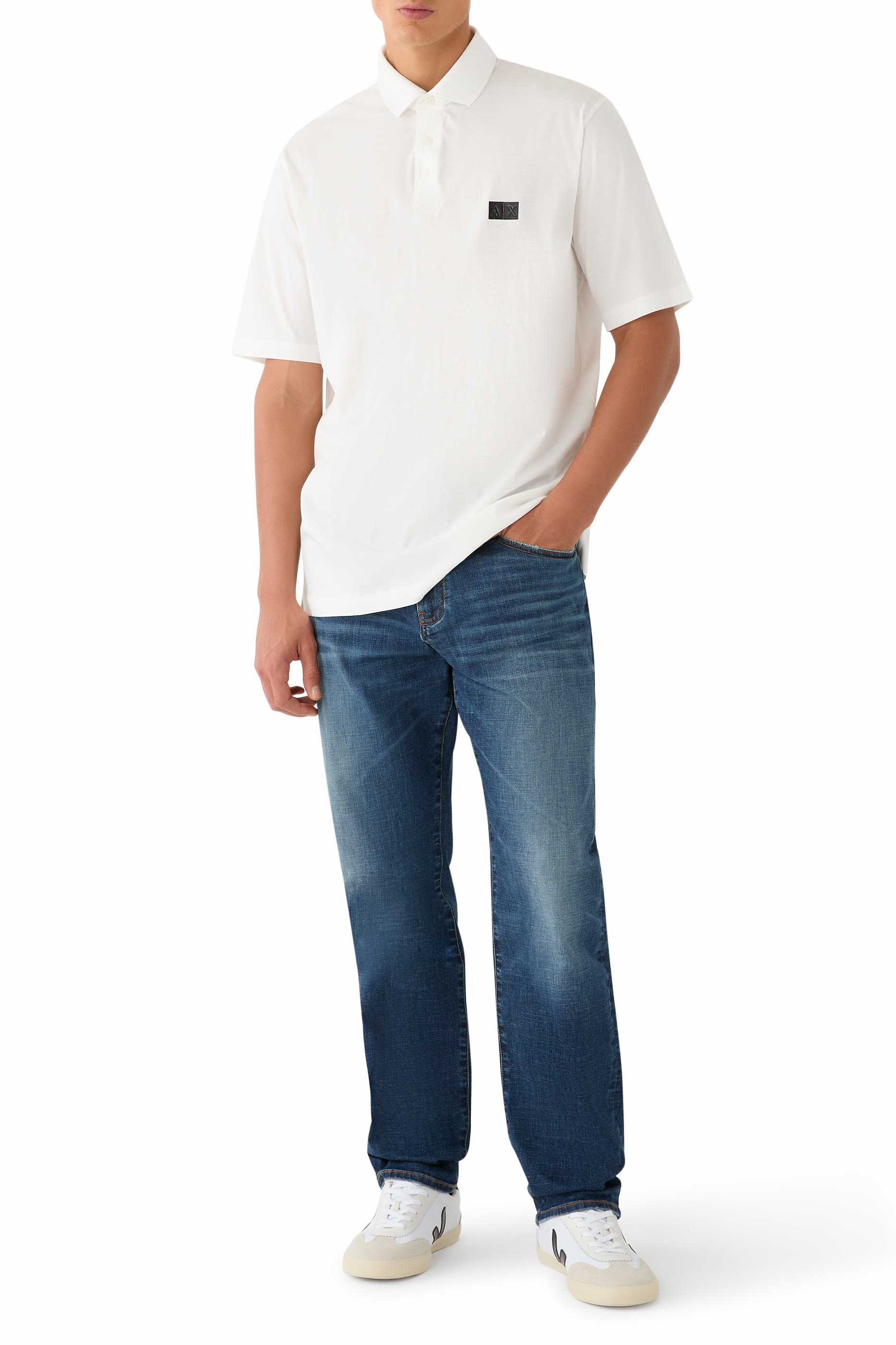 بنطال جينز بقصة ضيقة