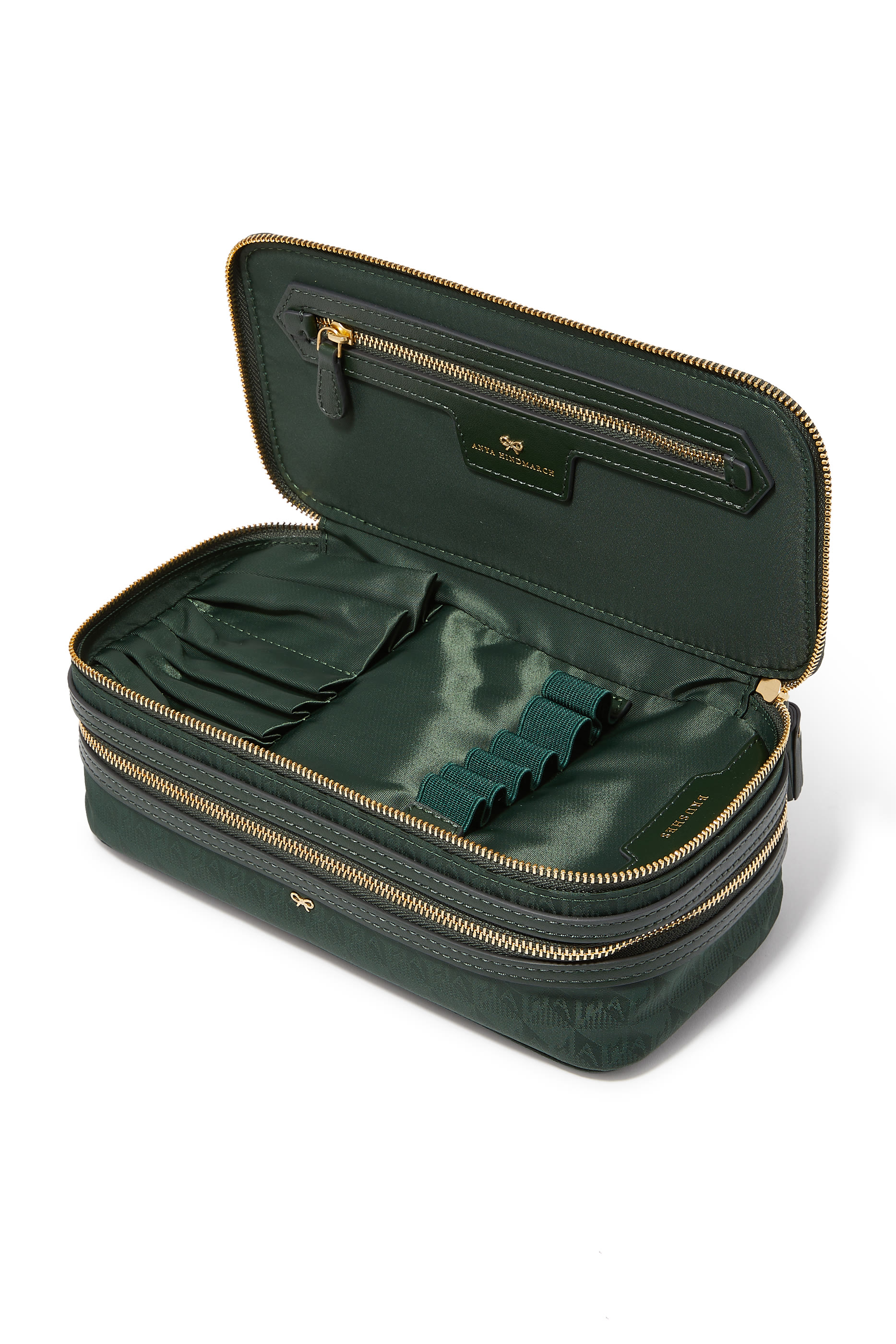 حقيبة مستحضرات تجميل صغيرة بشعار الماركة