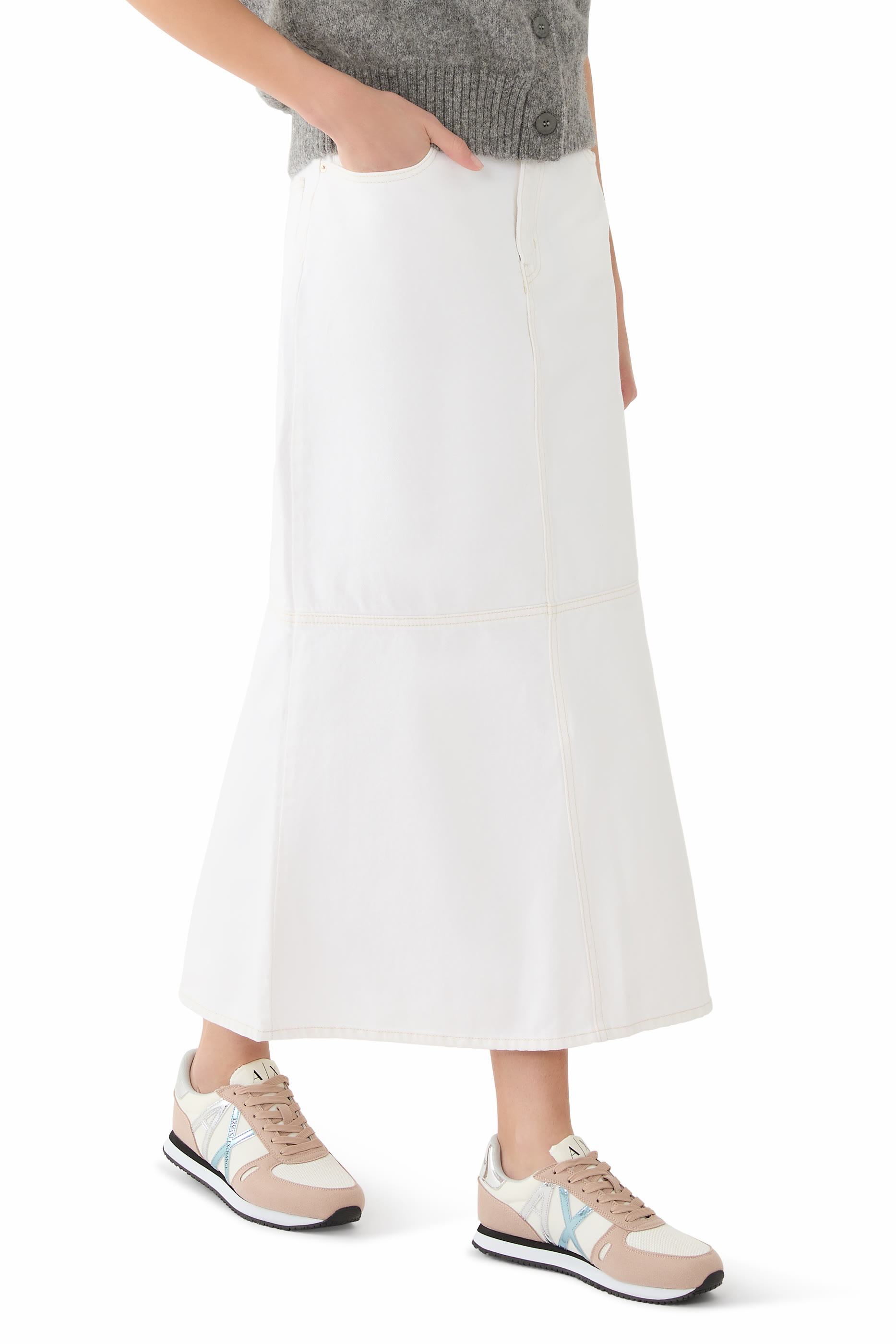 سنيكرز بشعار الماركة ألياف دقيقة