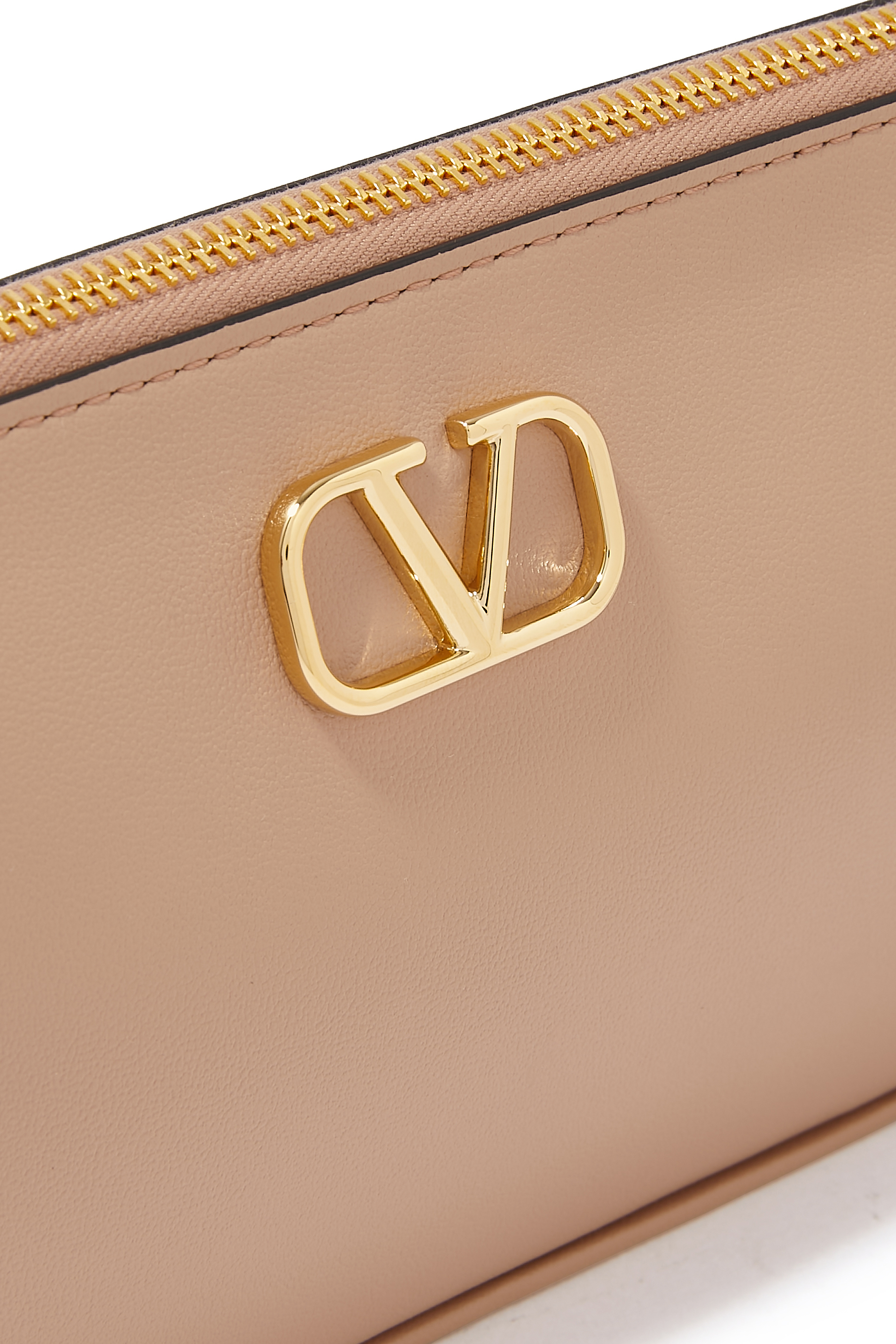 حقيبة كروس بودي صغيرة بحلية شعار  V