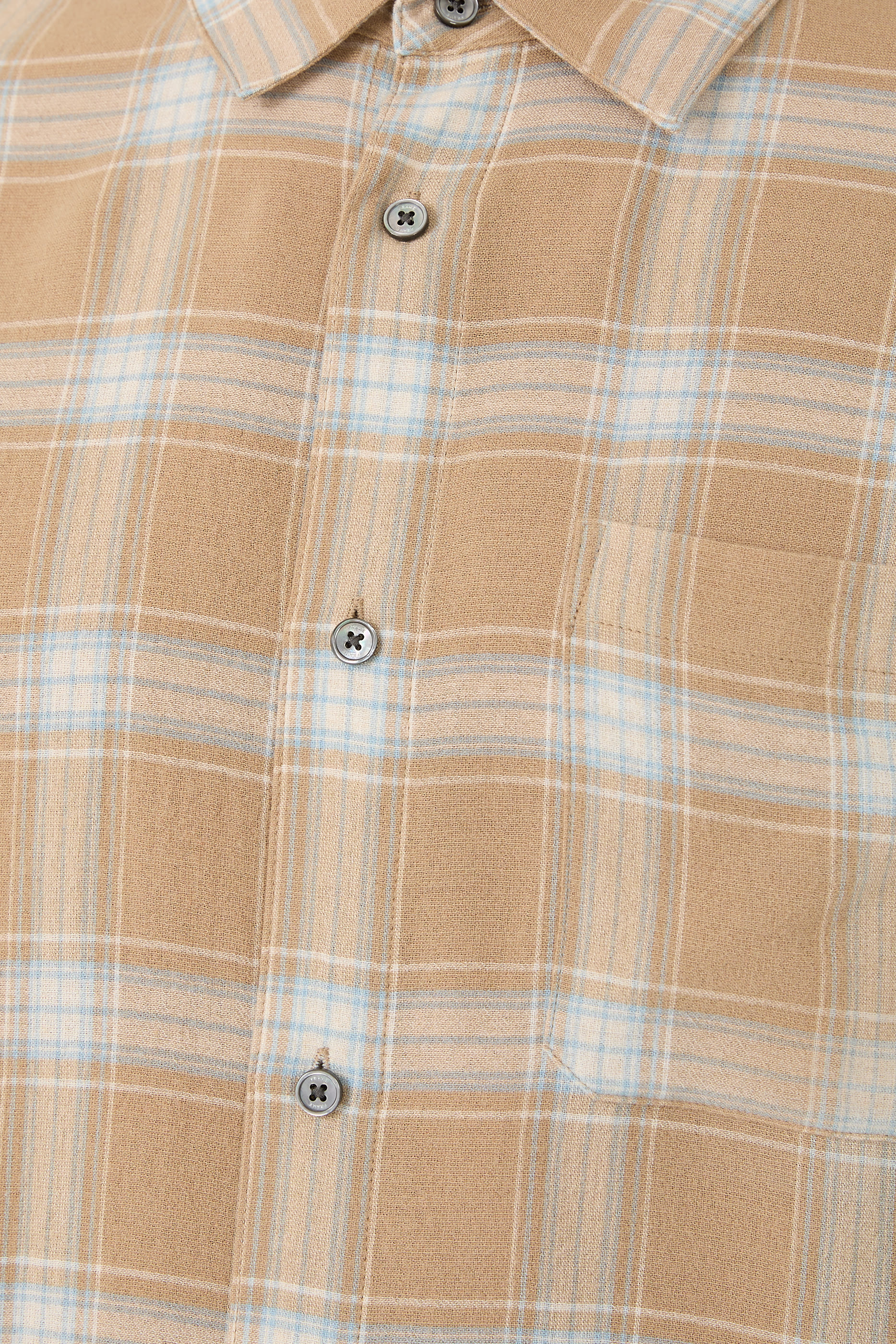 قميص بنقشة مربعات