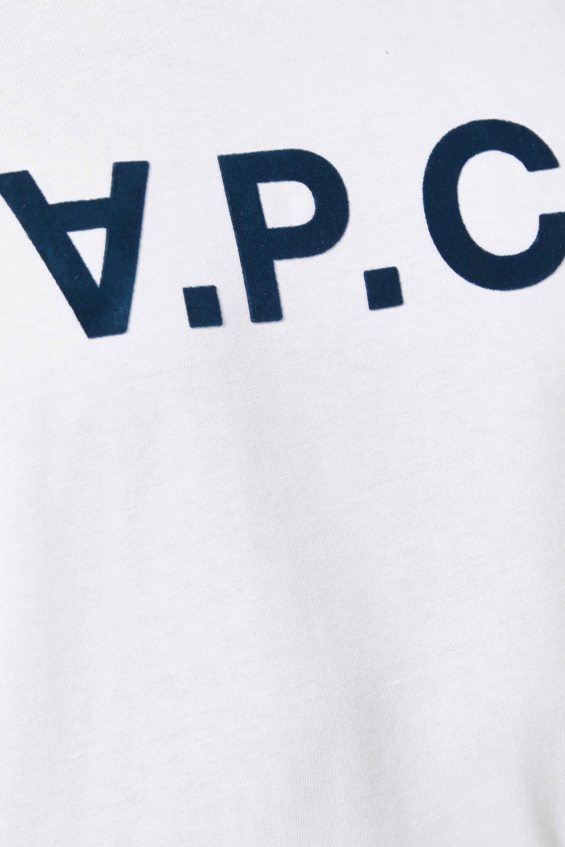 تيشيرت بشعار الماركة