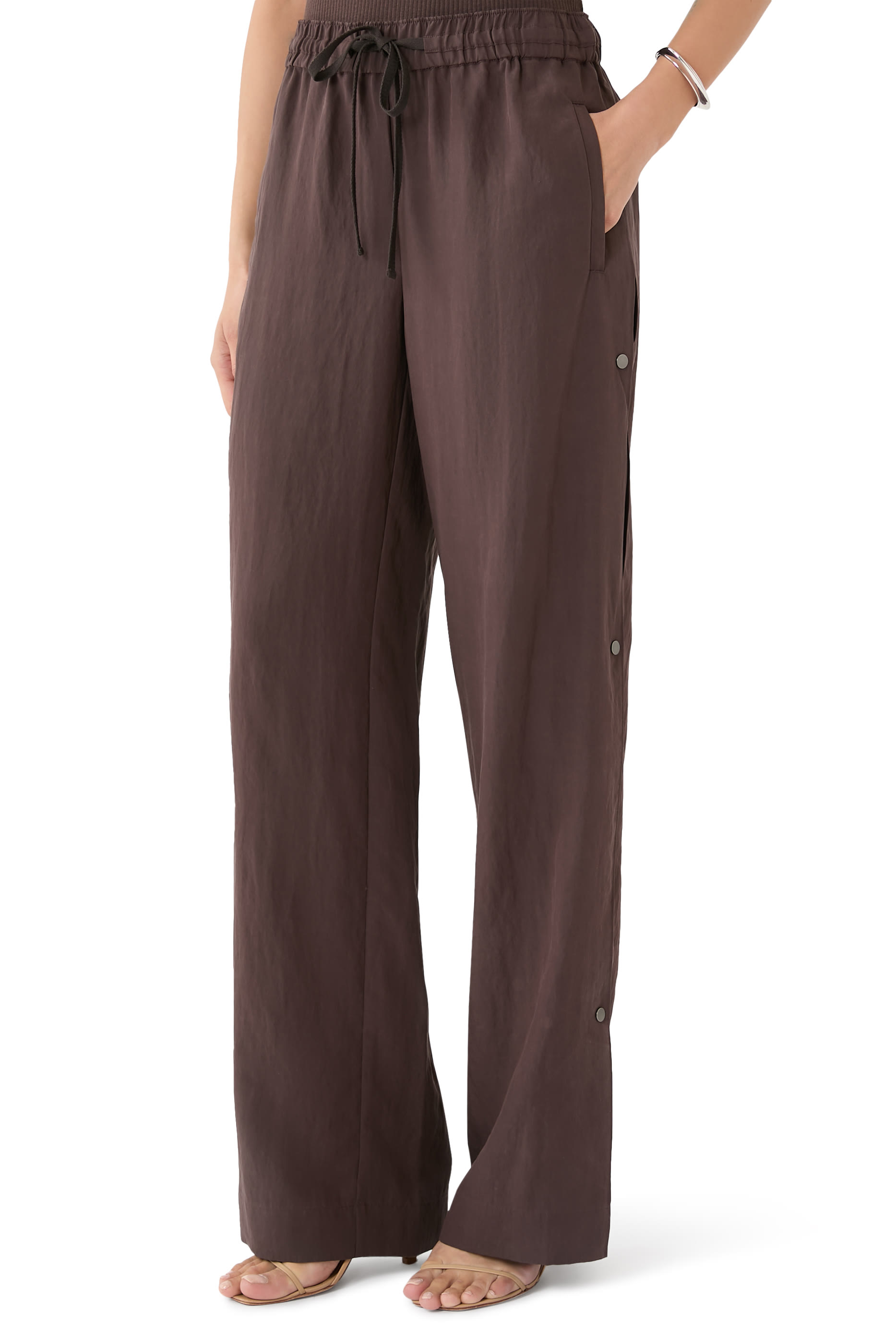 بنطال سهل الارتداء بزر كبس في الداخل