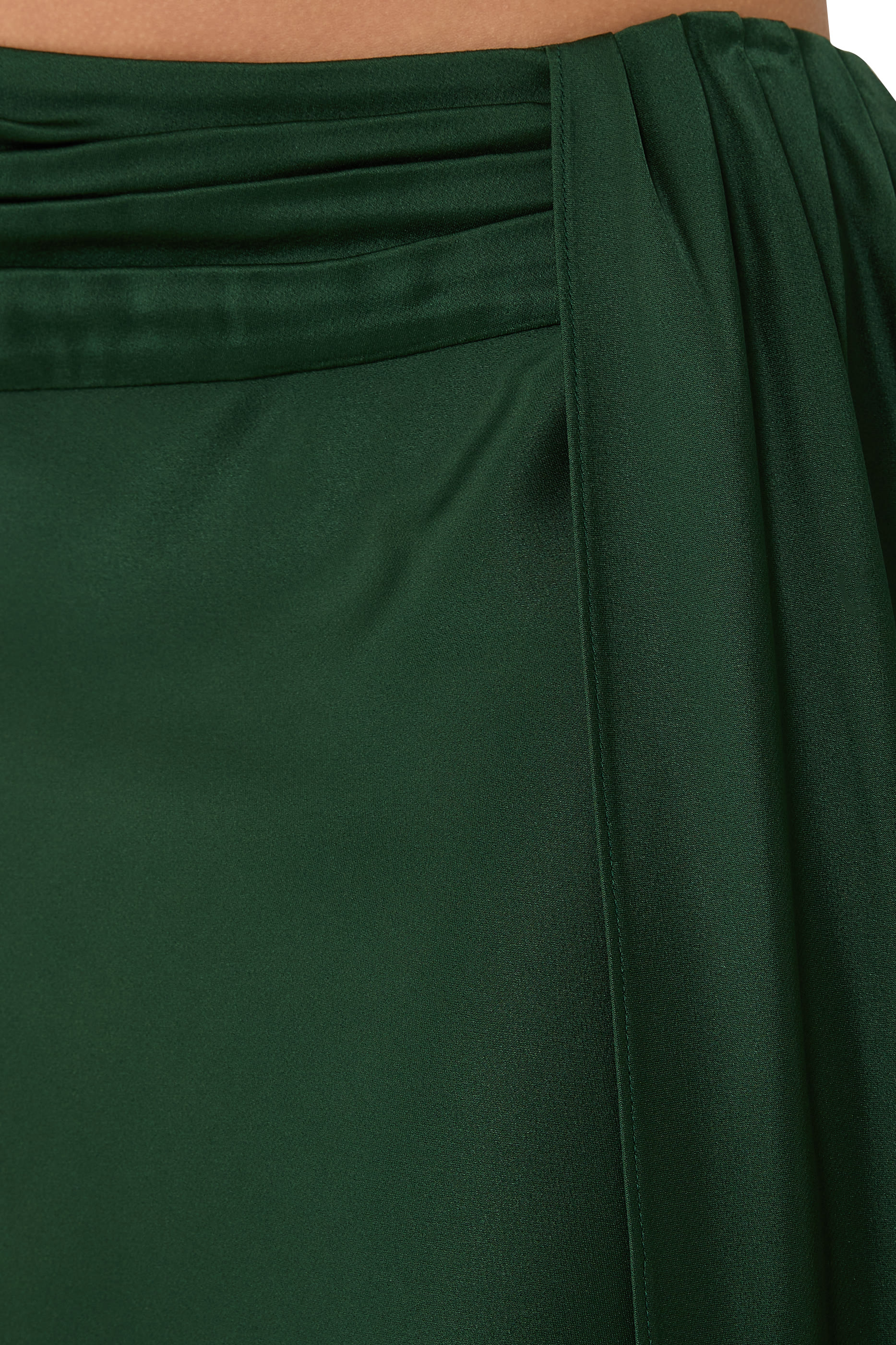 تنورة طويلة بخصر غير متماثل ساتان