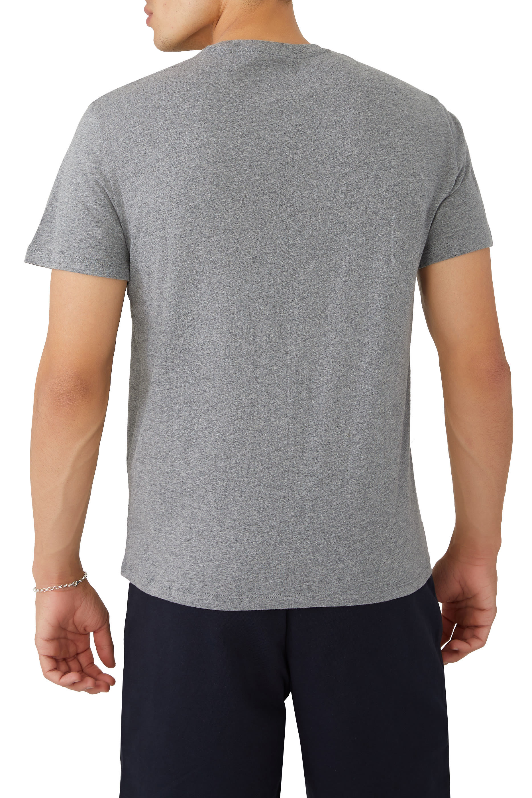 تي شيرت بطبعة شعار الماركة الشهير