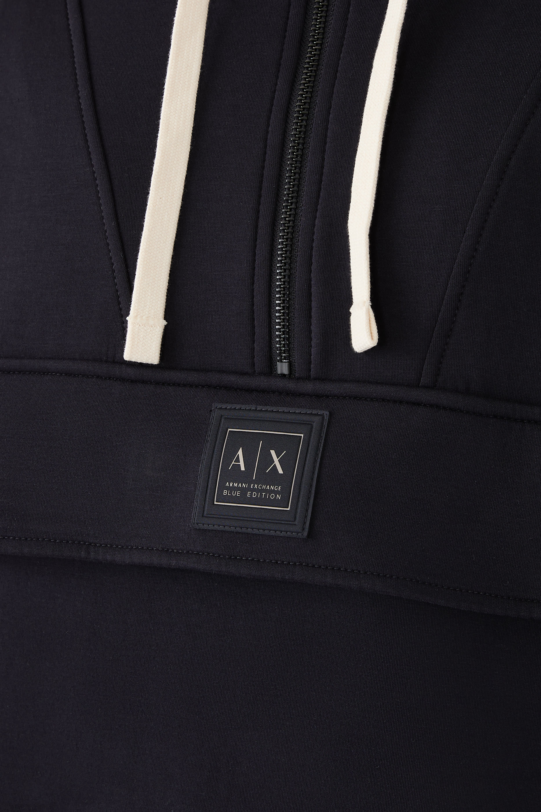 سويت شيرت بشعار الماركة