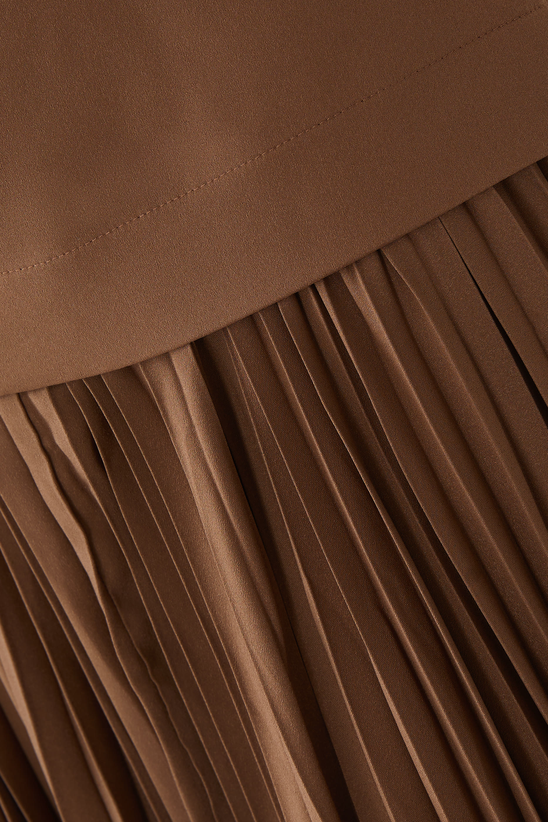 فستان ليسجيل متوسط الطول