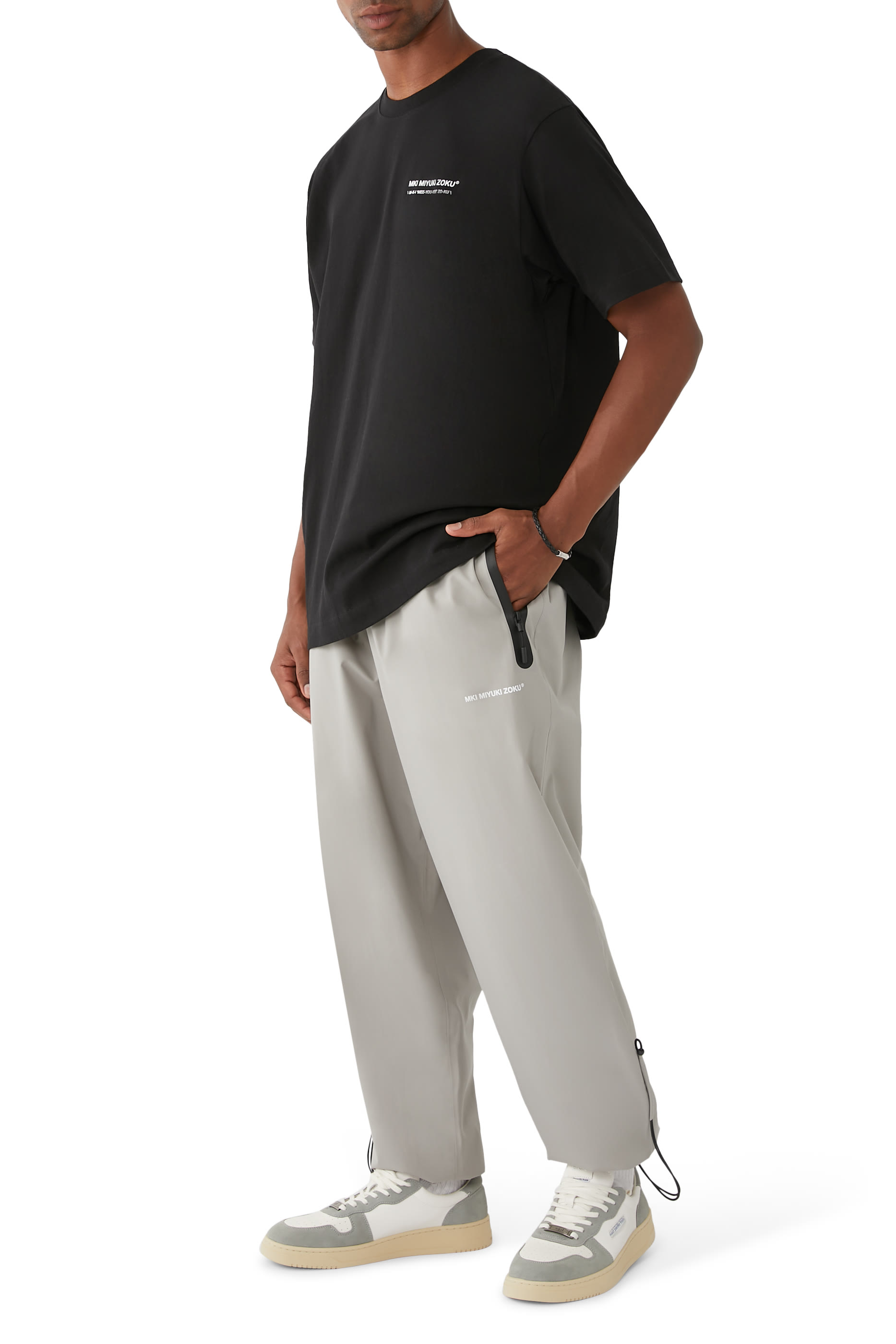 سنيكرز كورت