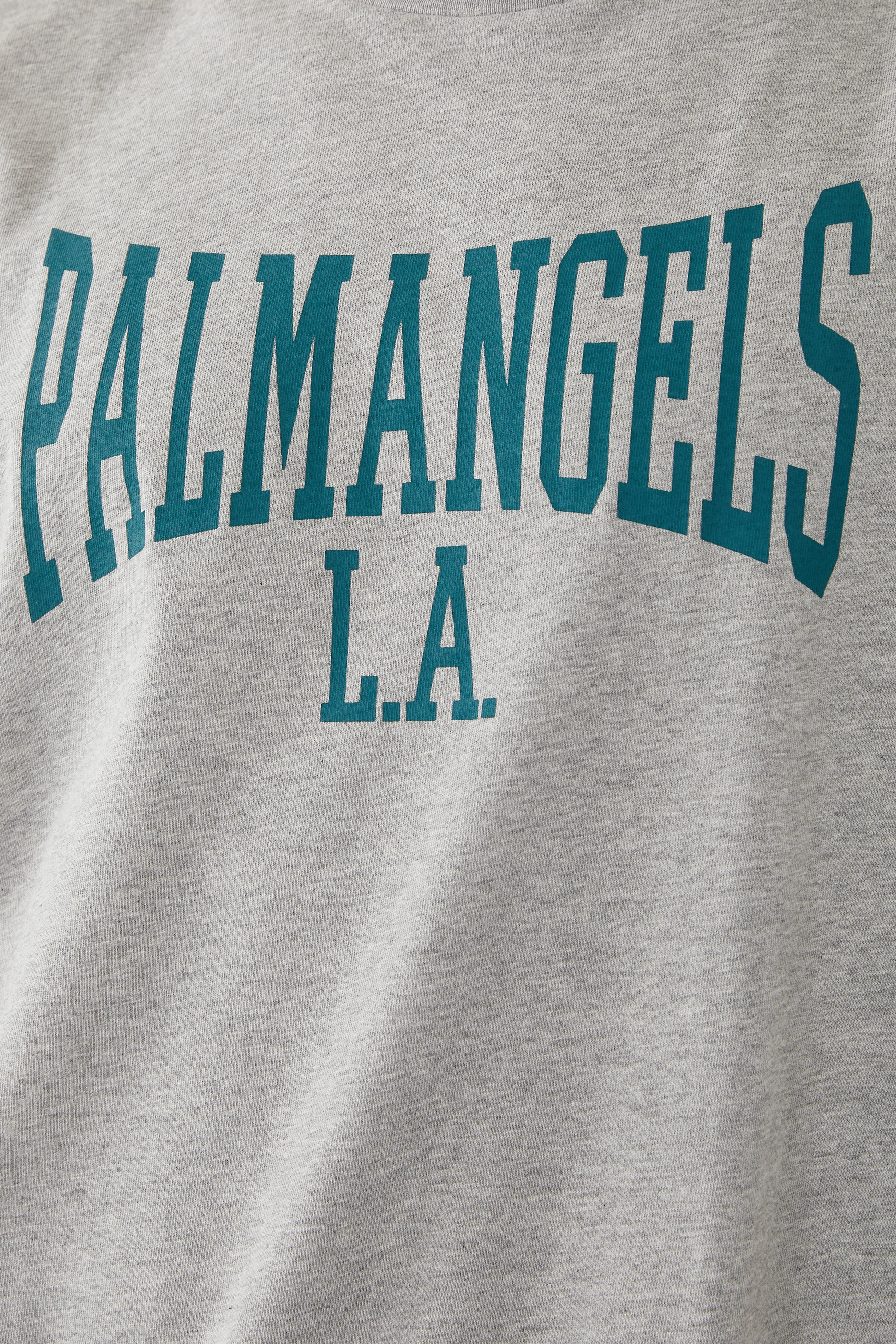 تيشيرت بتصميم جامعي