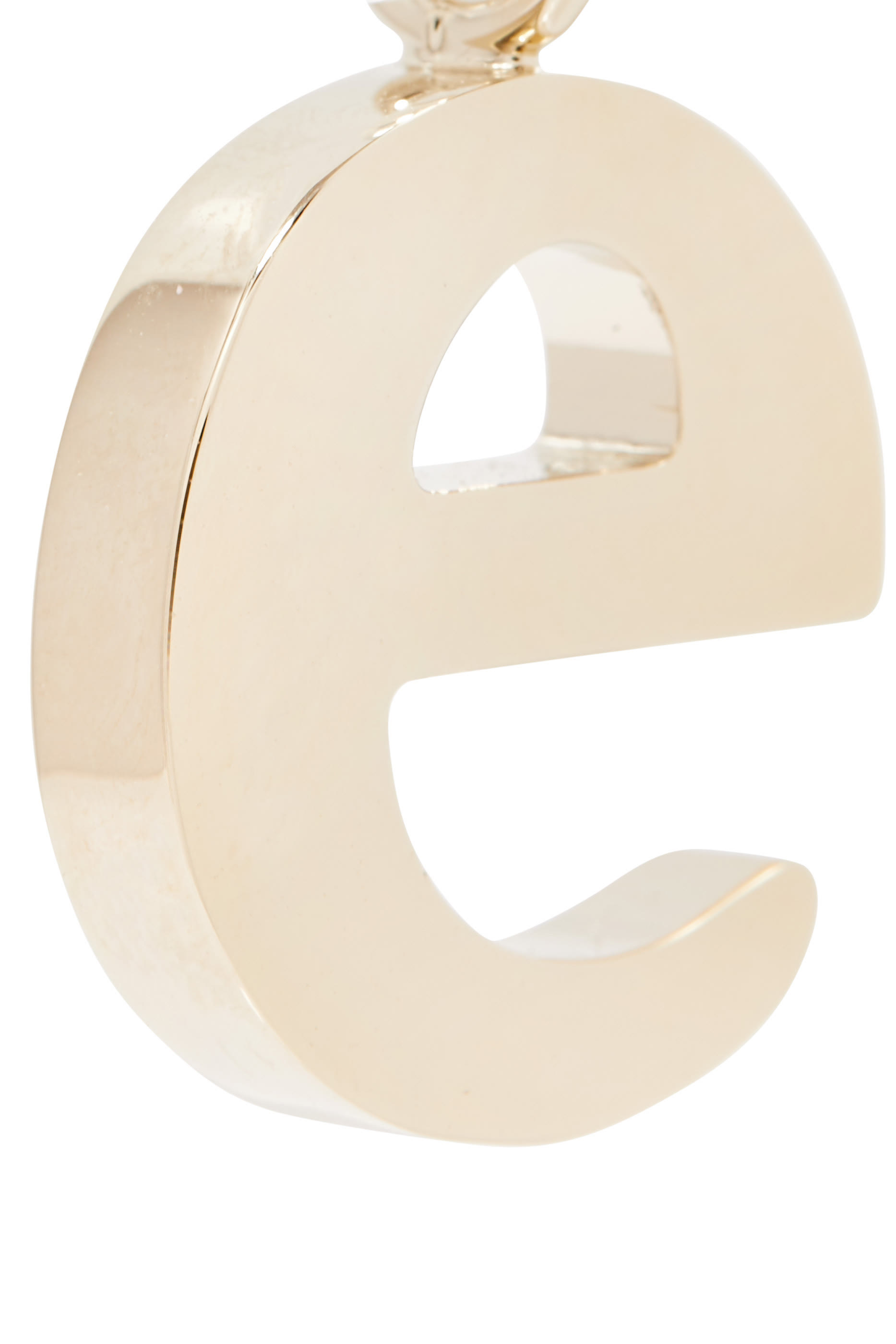 حلية بتصميم حرف E نحاس