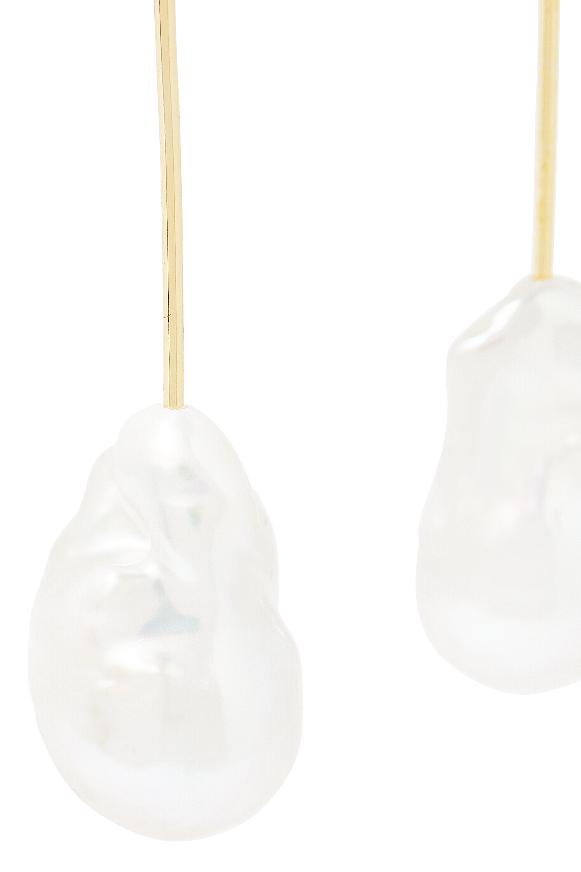 أقراط بيتونيا متدلية مرصعة باللؤلؤ طلاء ذهبي عيار 14