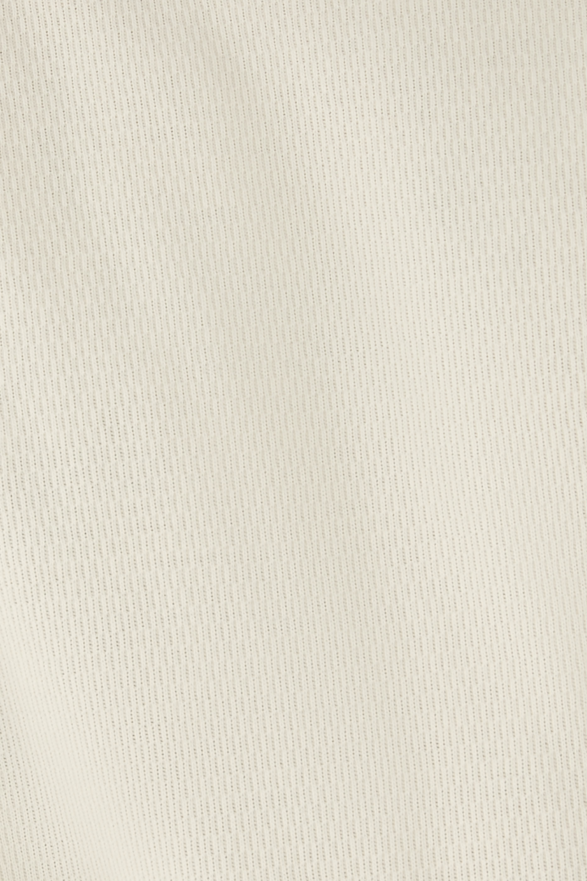 كنزة بياقة ضيقة وافل