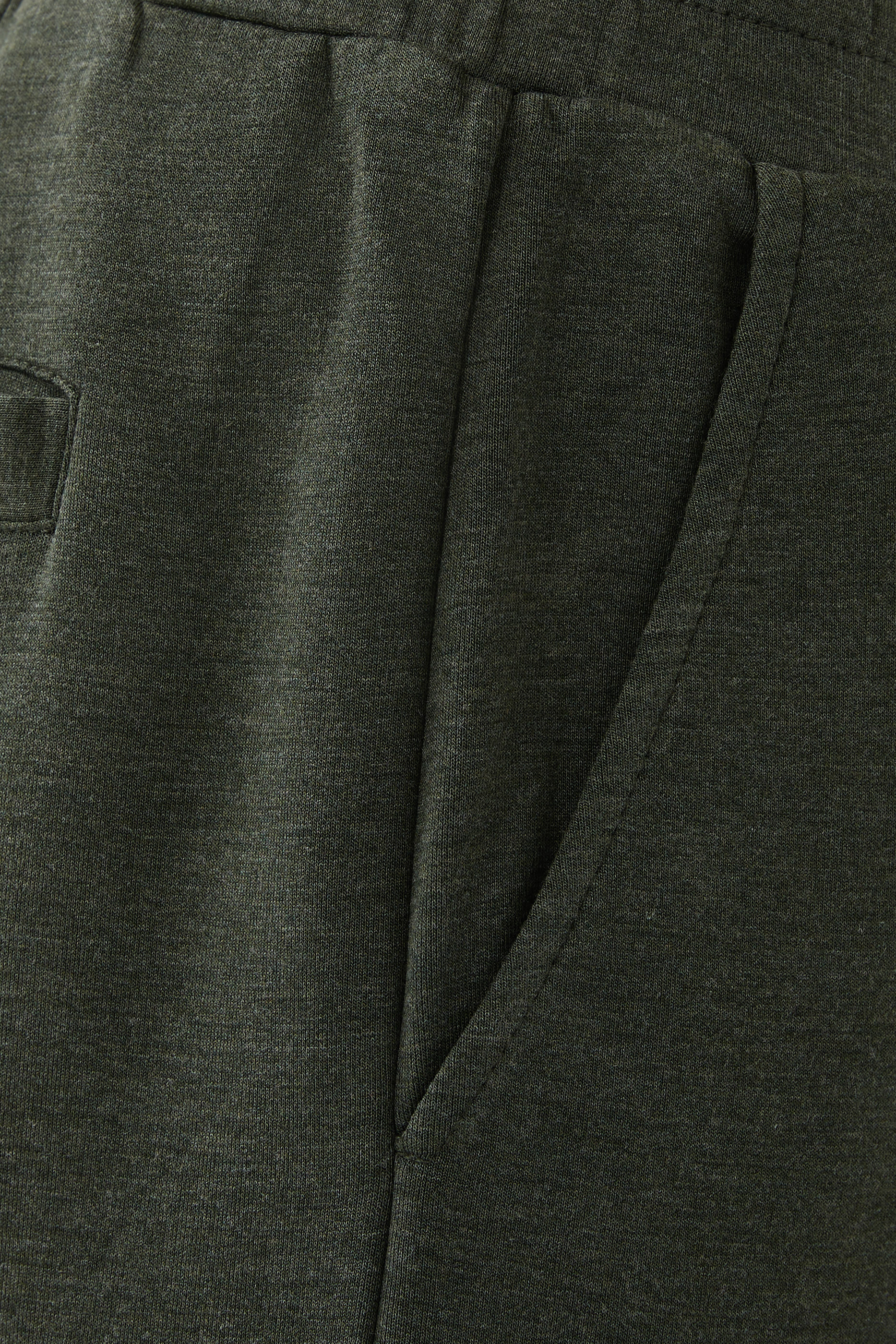 بنطال بقصة مريحة