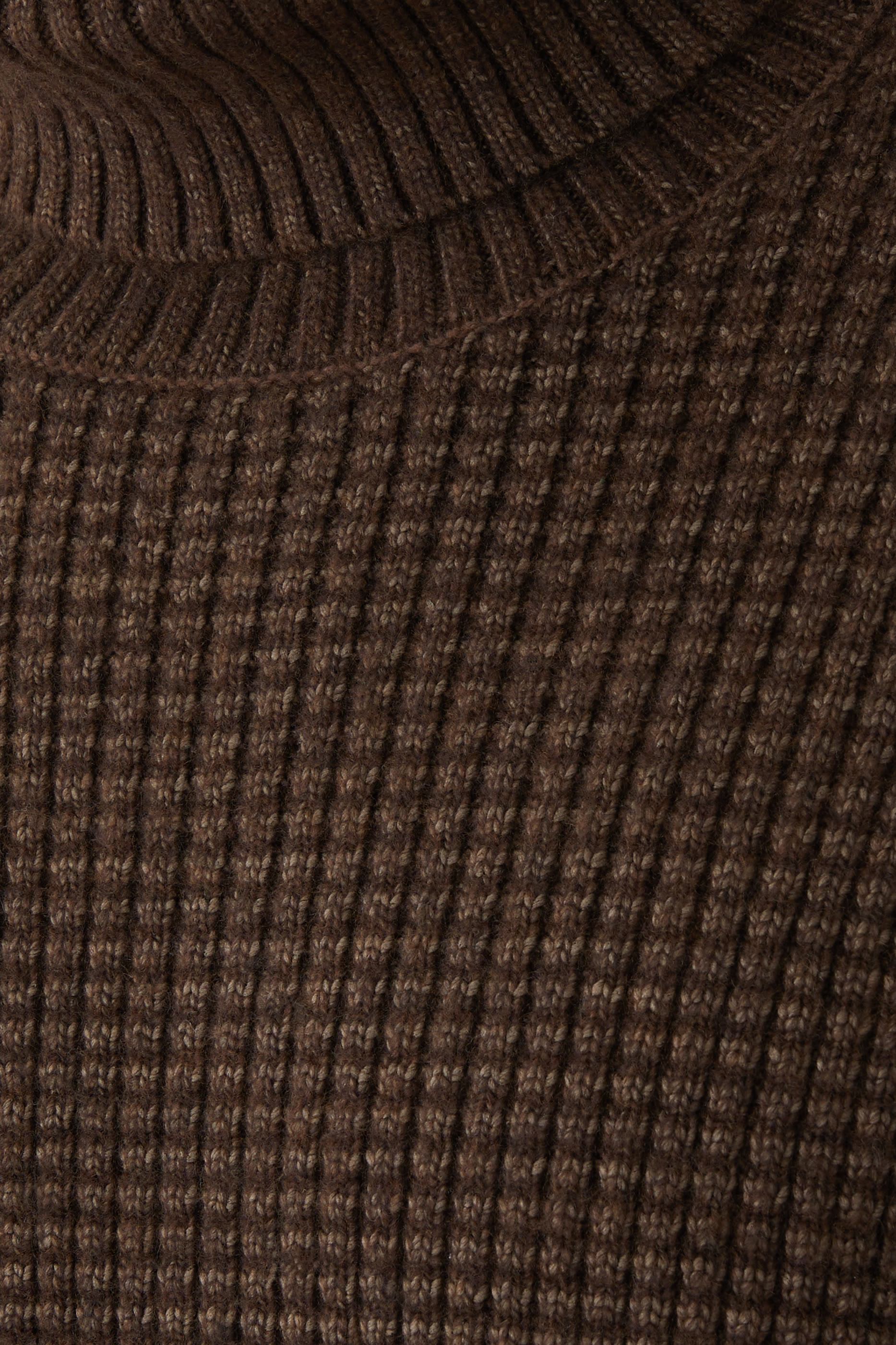 سترة بياقة عالية نسيج متشابك ثقيل