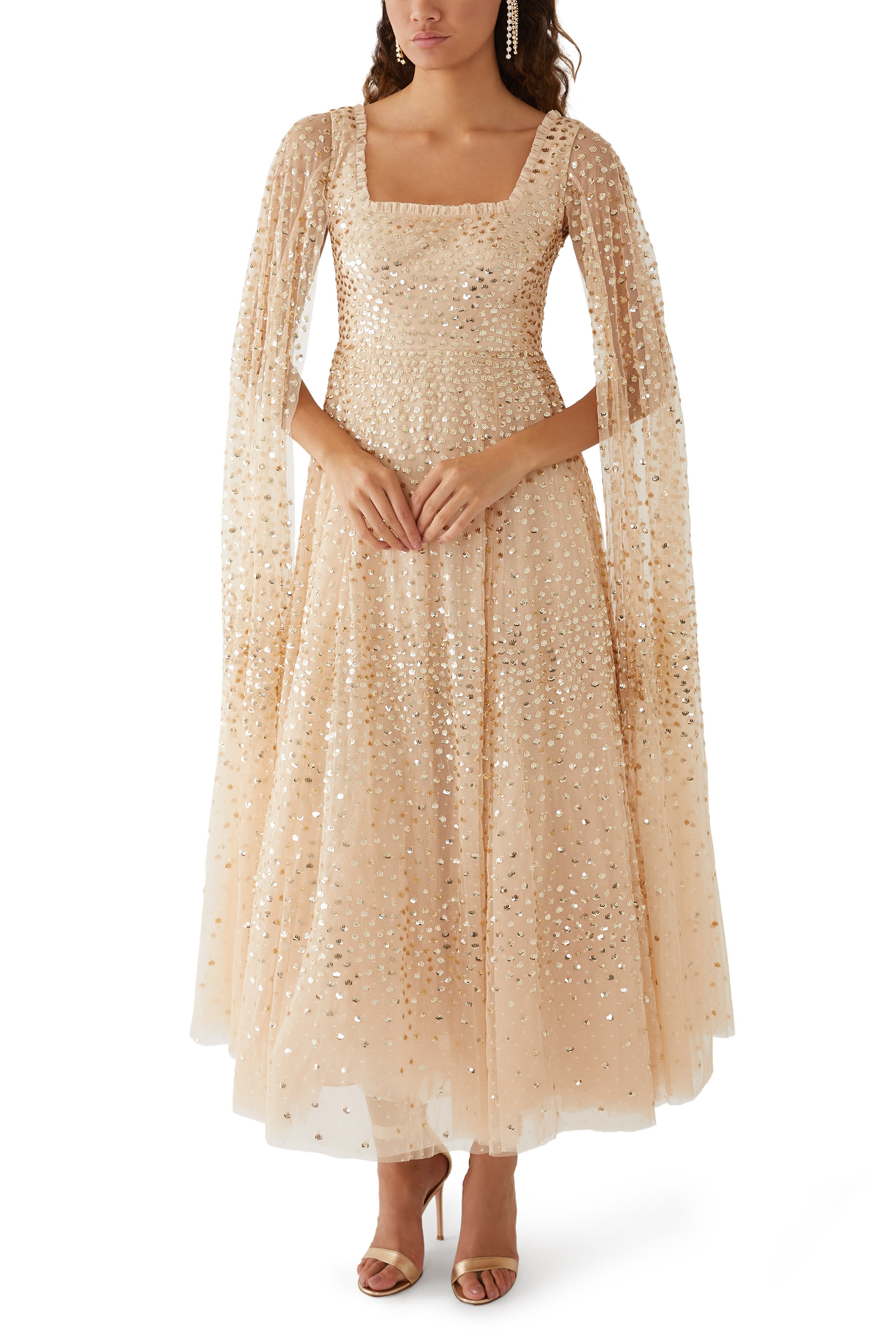 فستان بطبعة نقاط مبعثرة وأكمام كاب بطول الكاحل