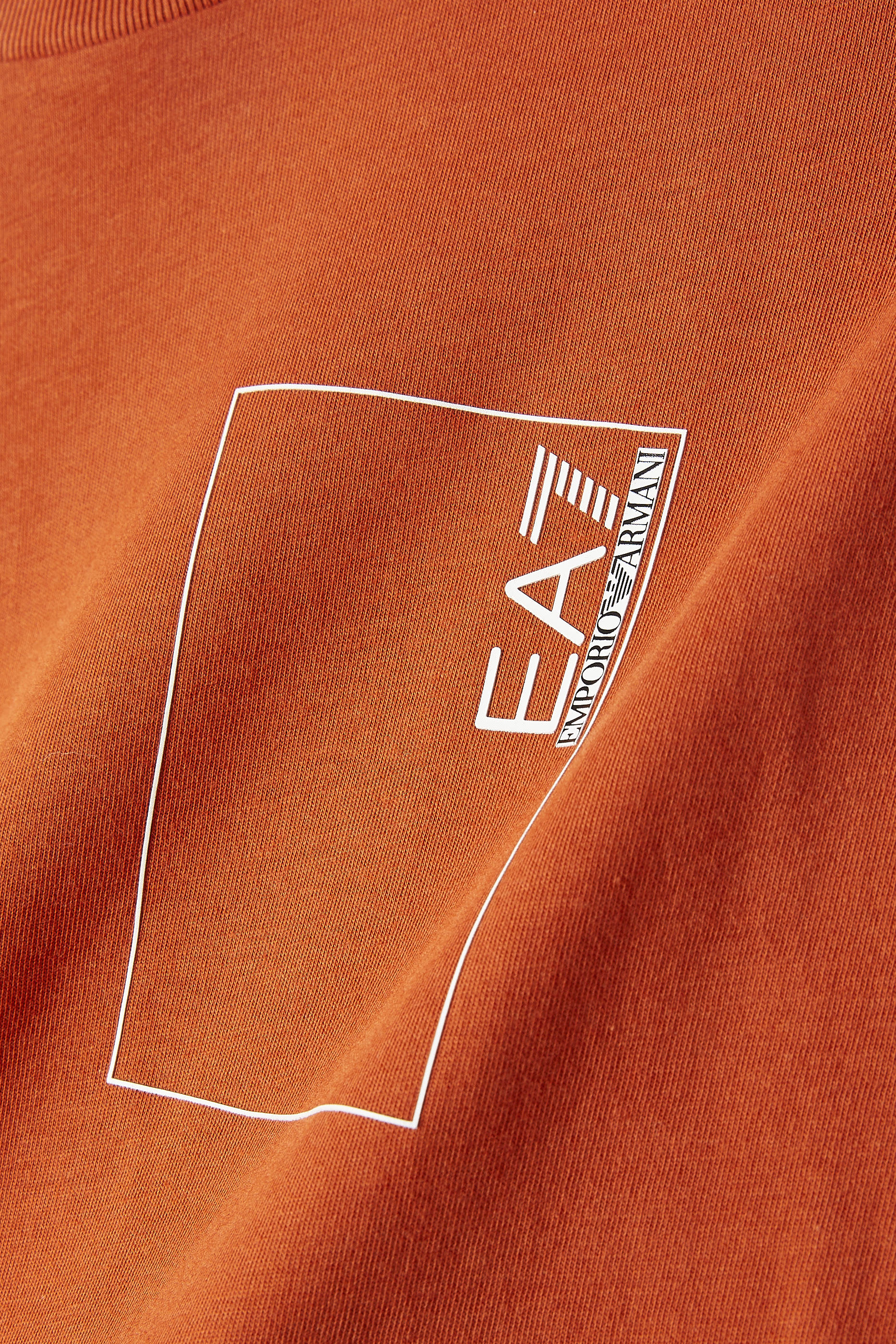 تيشيرت بشعار الماركة