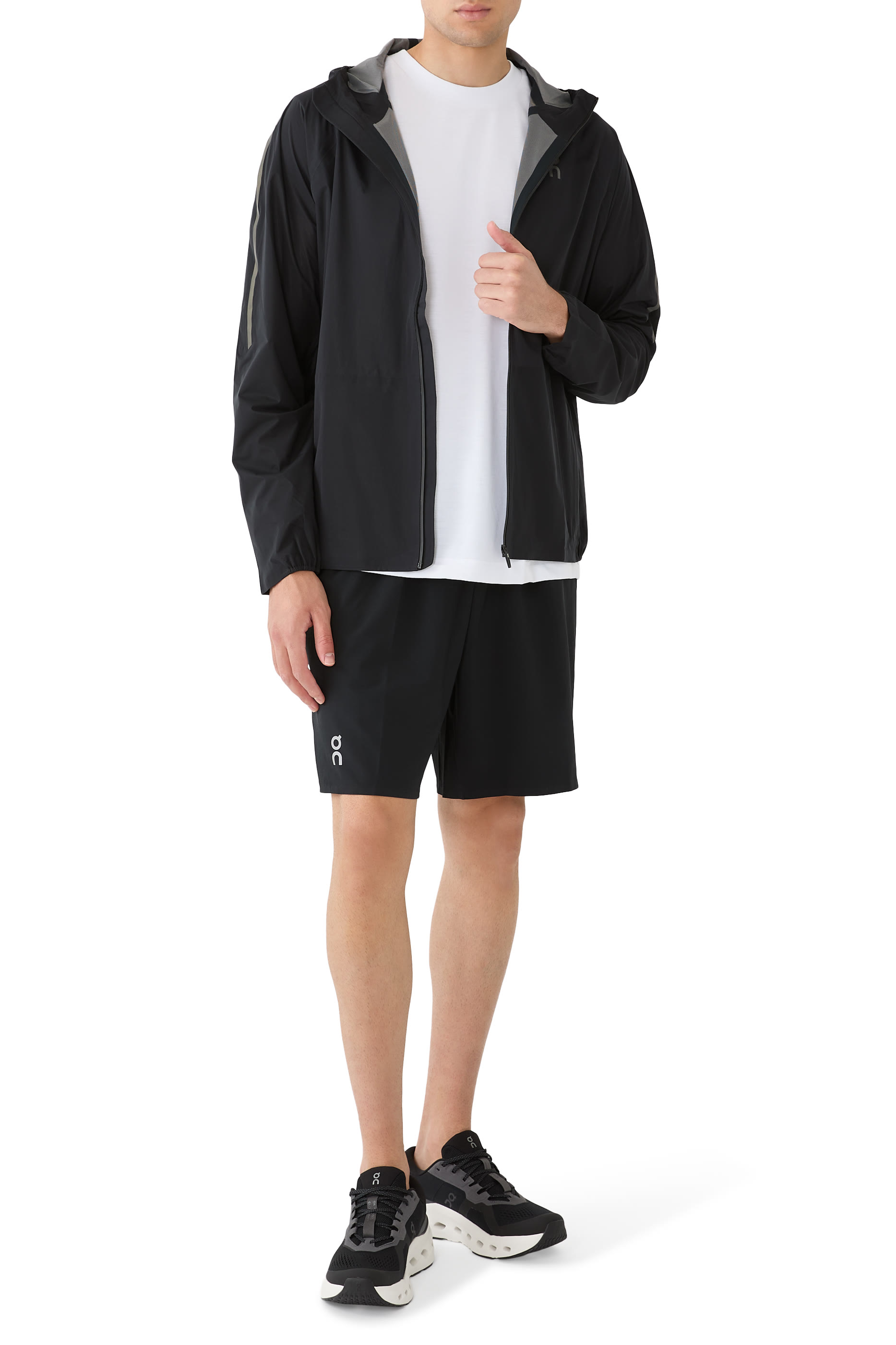 شورت رياضي بشعار الماركة