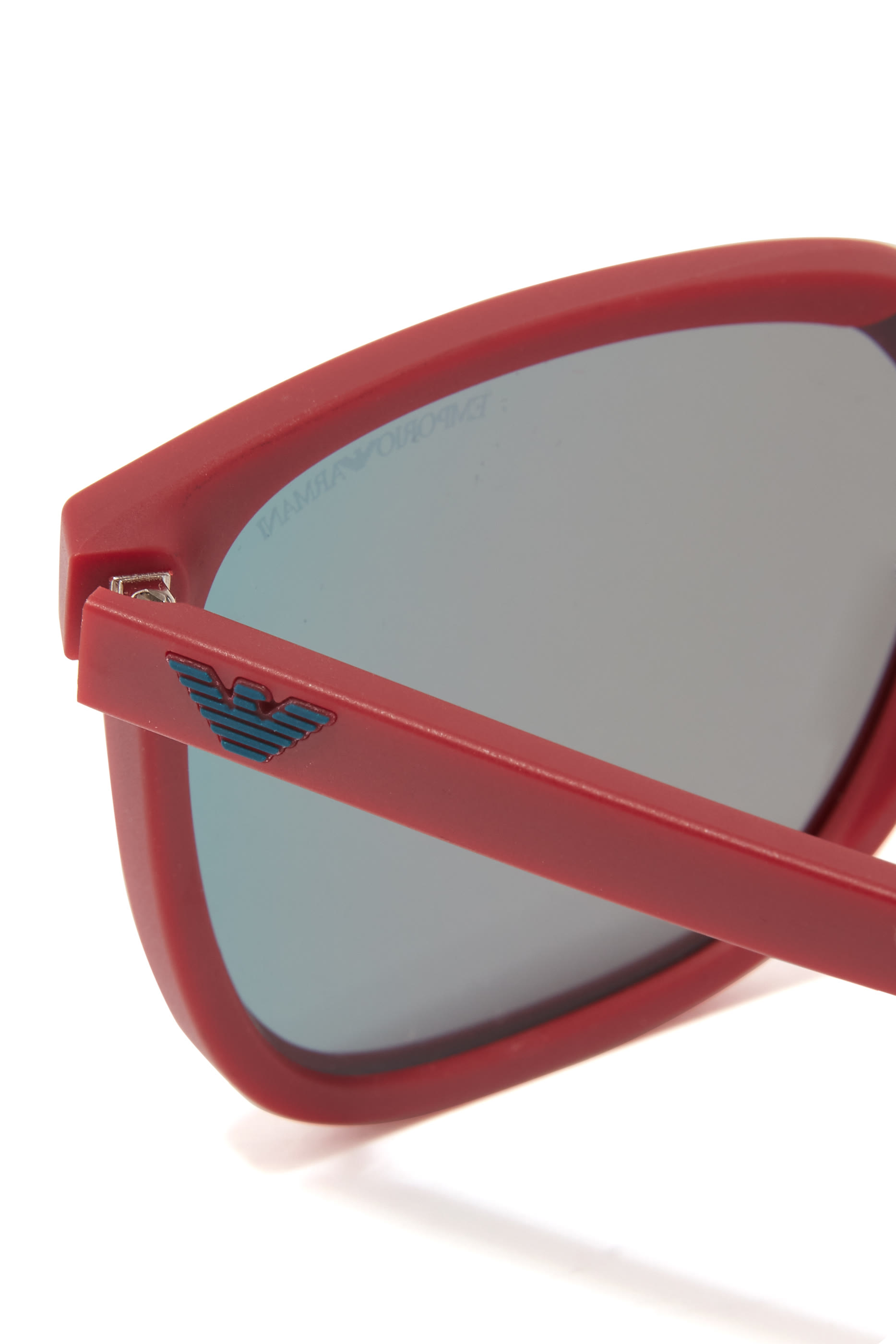 نظارة شمسية بإطار كبير