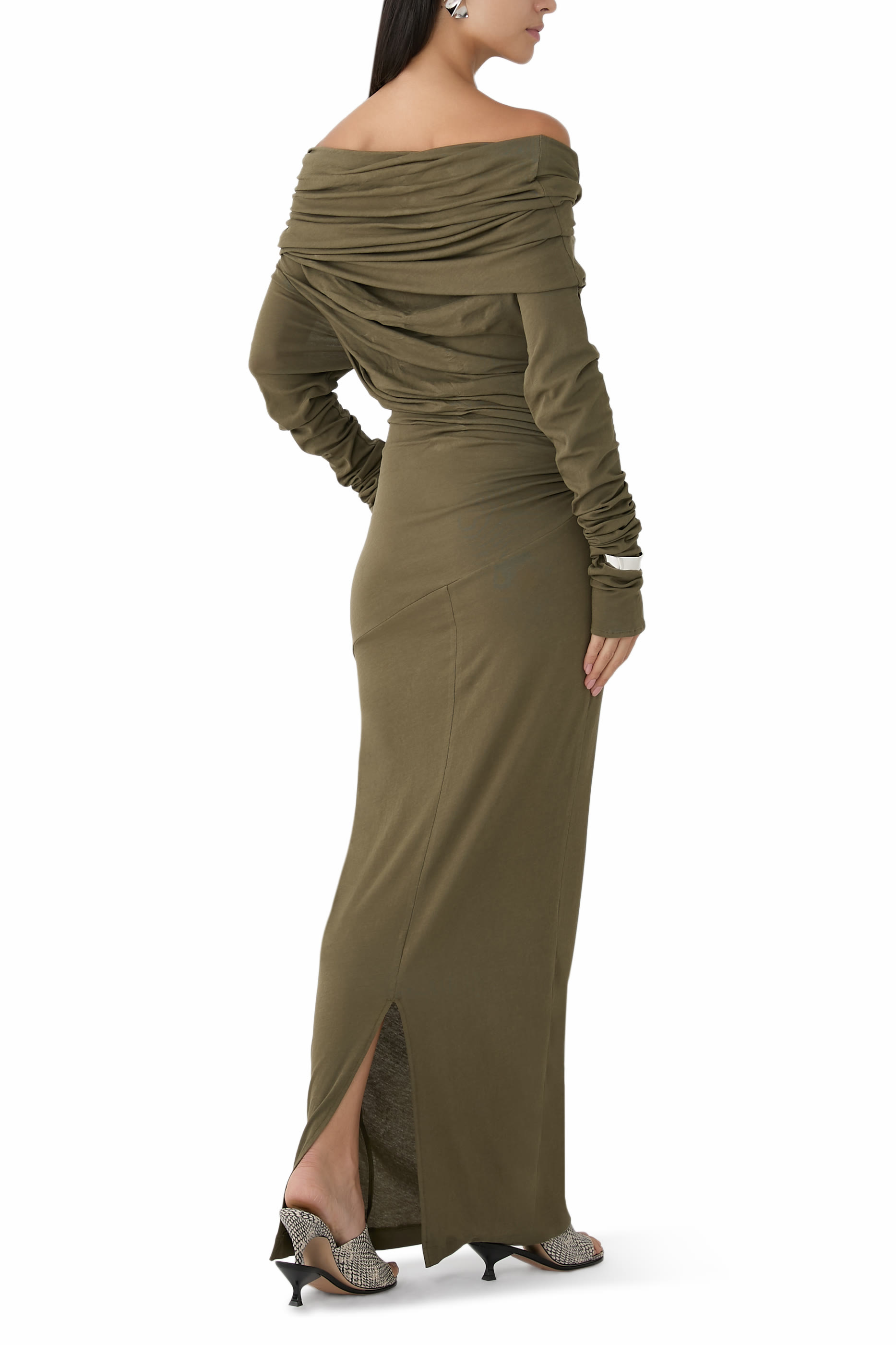 فستان بوند بأكتاف مكشوفة