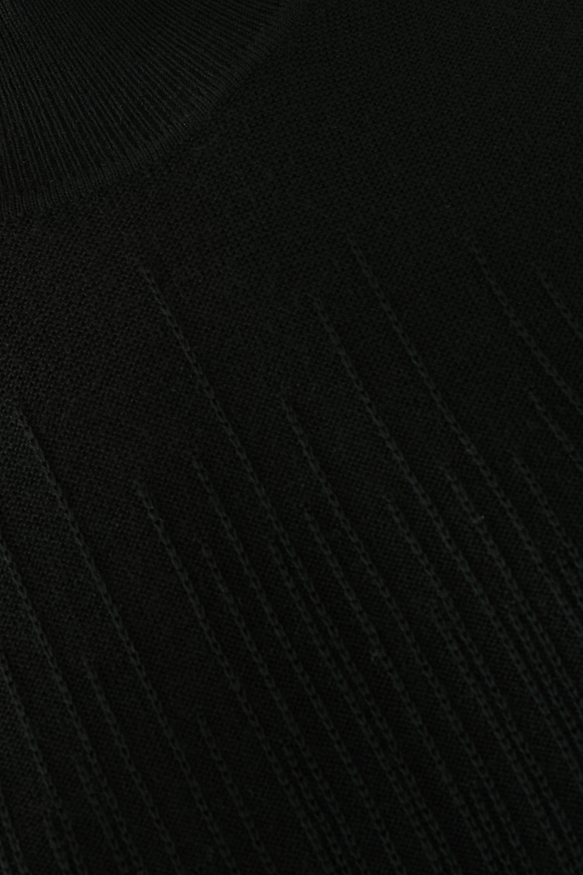 فستان بخياطة متدرجة وياقة عالية 