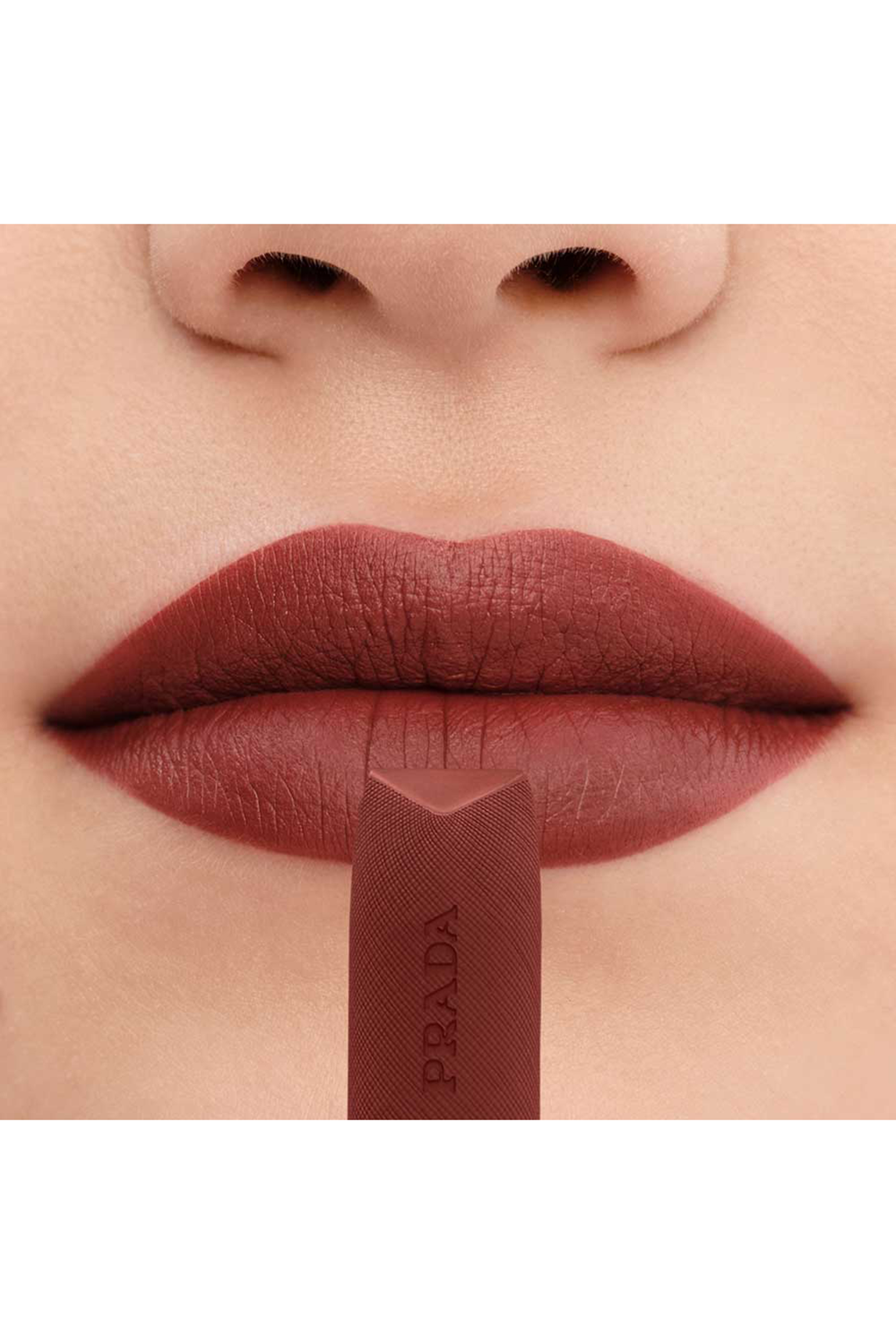 أحمر شفاه مونوكروم هايبر غير لامع