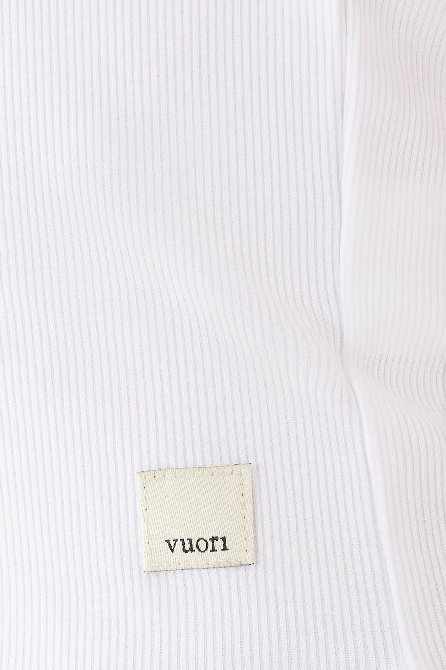 تيشيرت بوز بقصة ضيقة