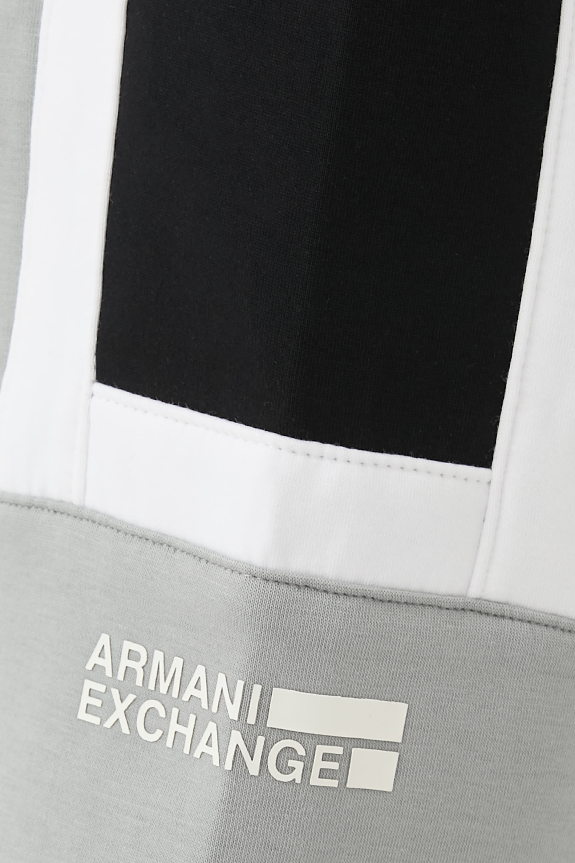 بنطال رياضي بخطوط بلون مغاير