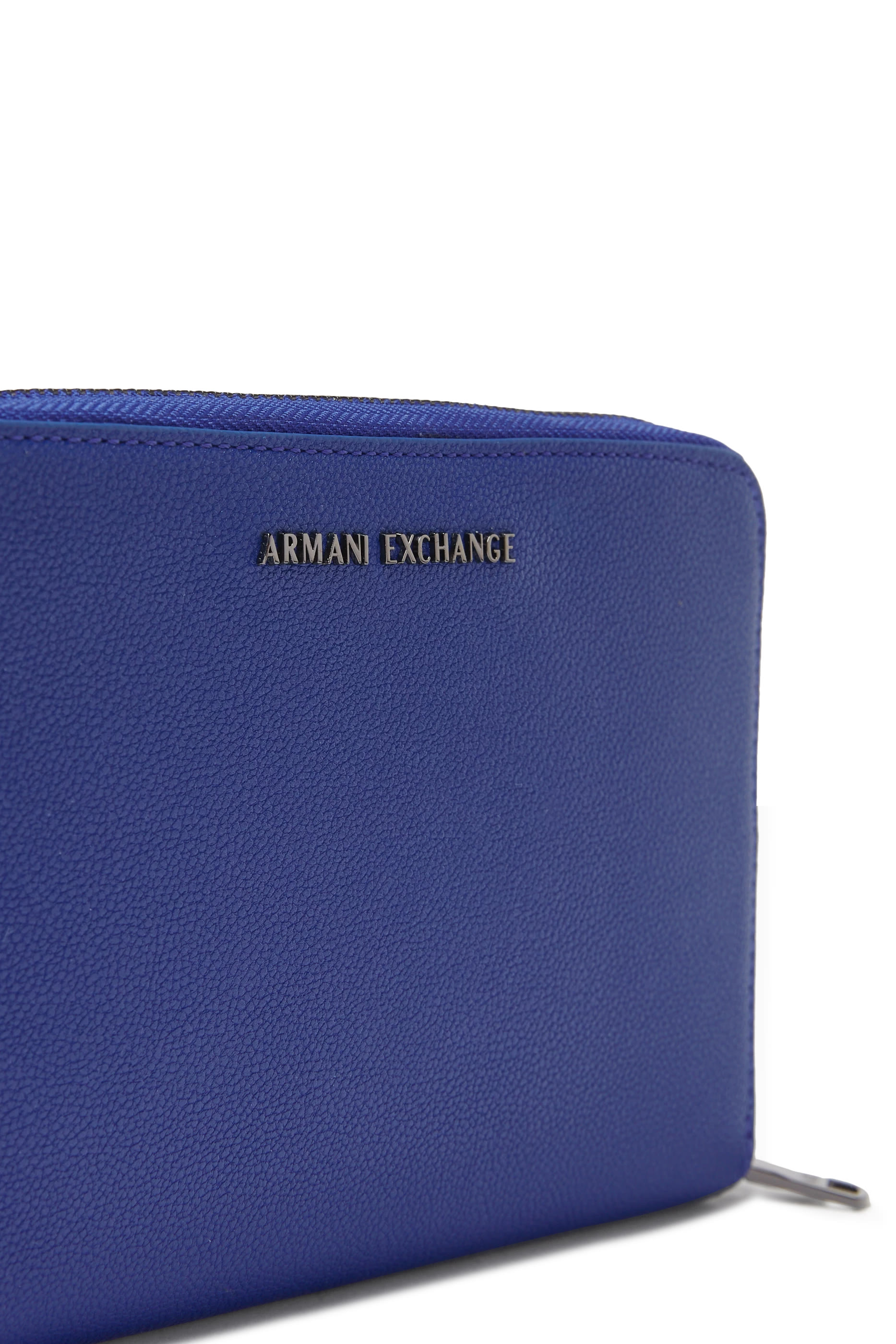 حقيبة خصر بشعار الماركة