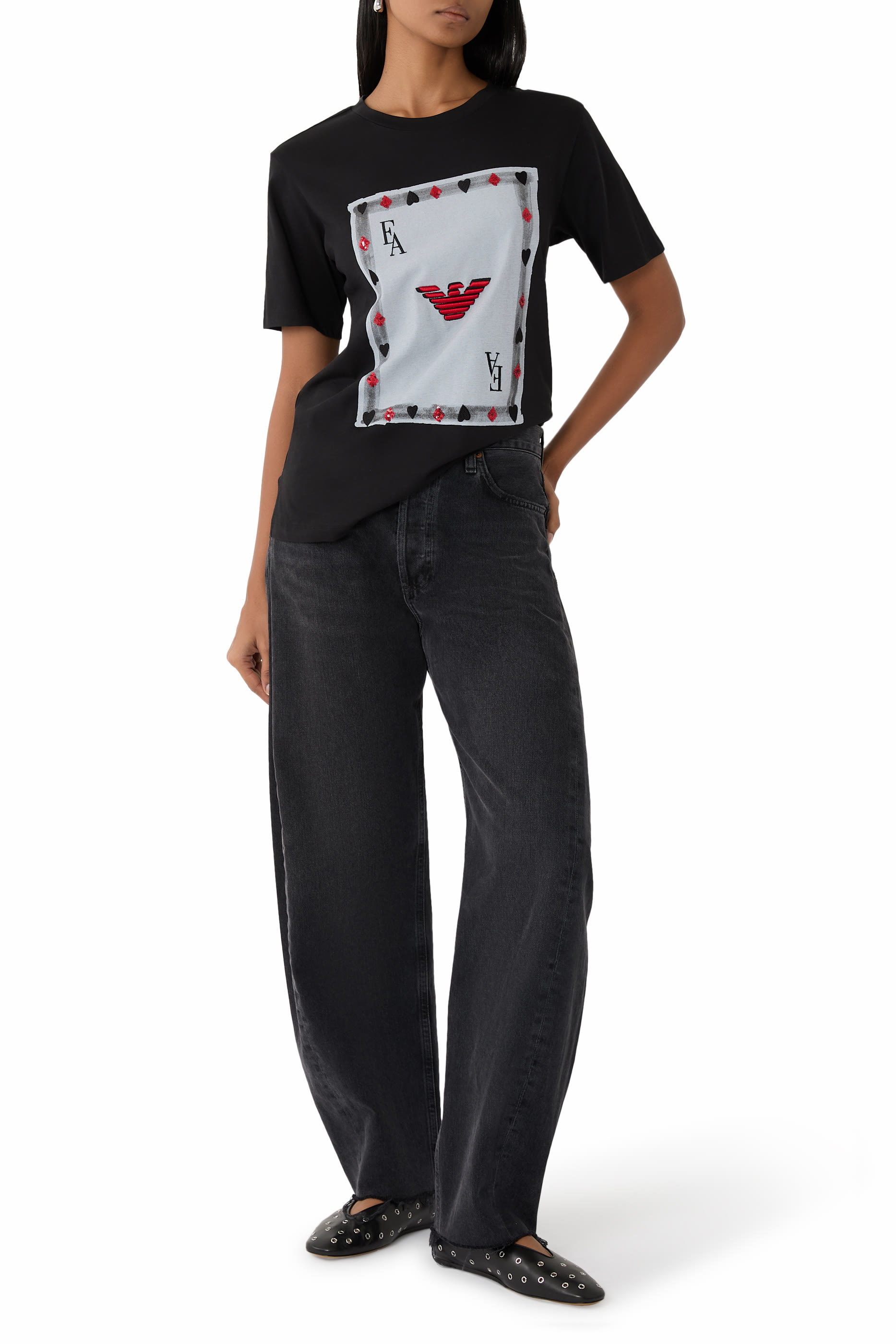 تيشيرت بنقشة بطاقات لعب بشعار الماركة