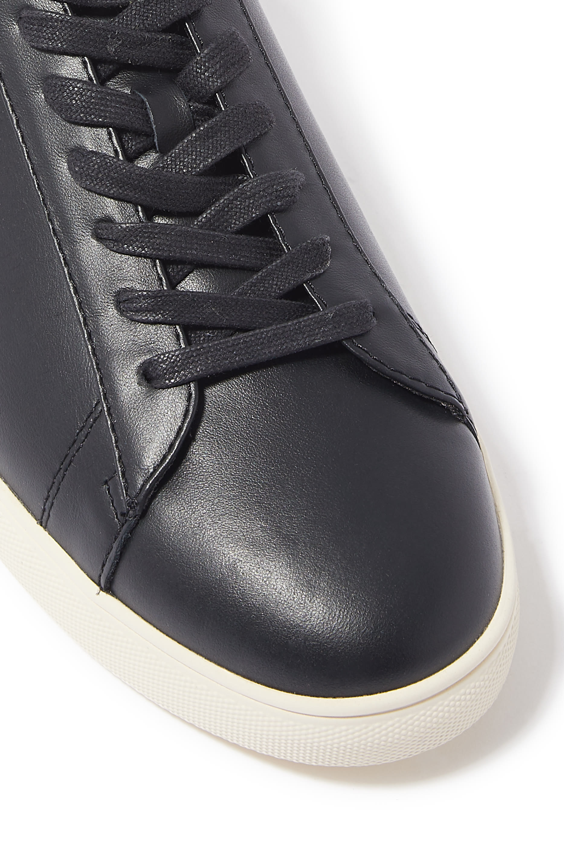 سنيكرز برادلي إيسنشلز