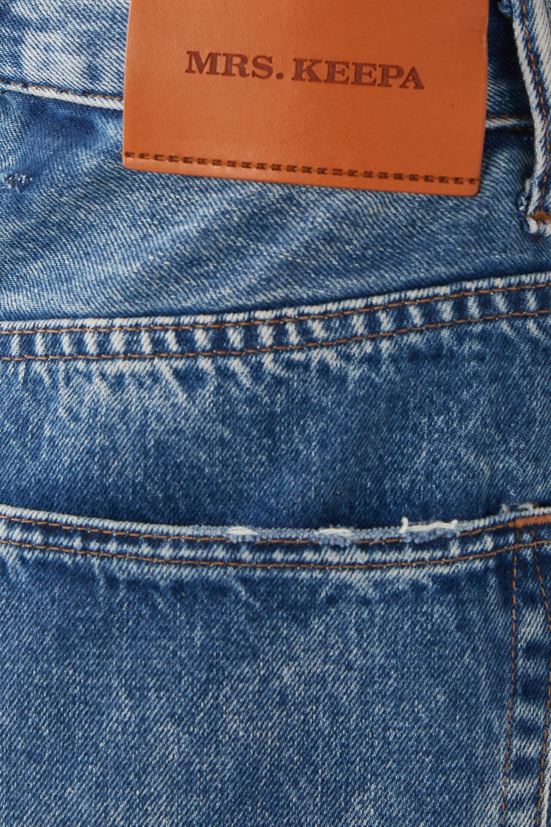 بنطال دنيم بقصة ساق واسعة