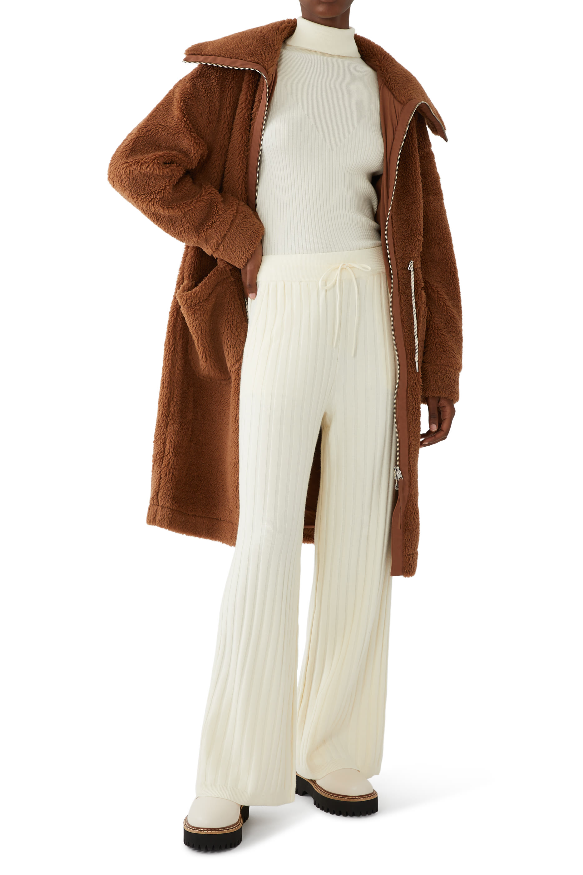 بلوزة رافينا بياقة عالية نسيج مضلع