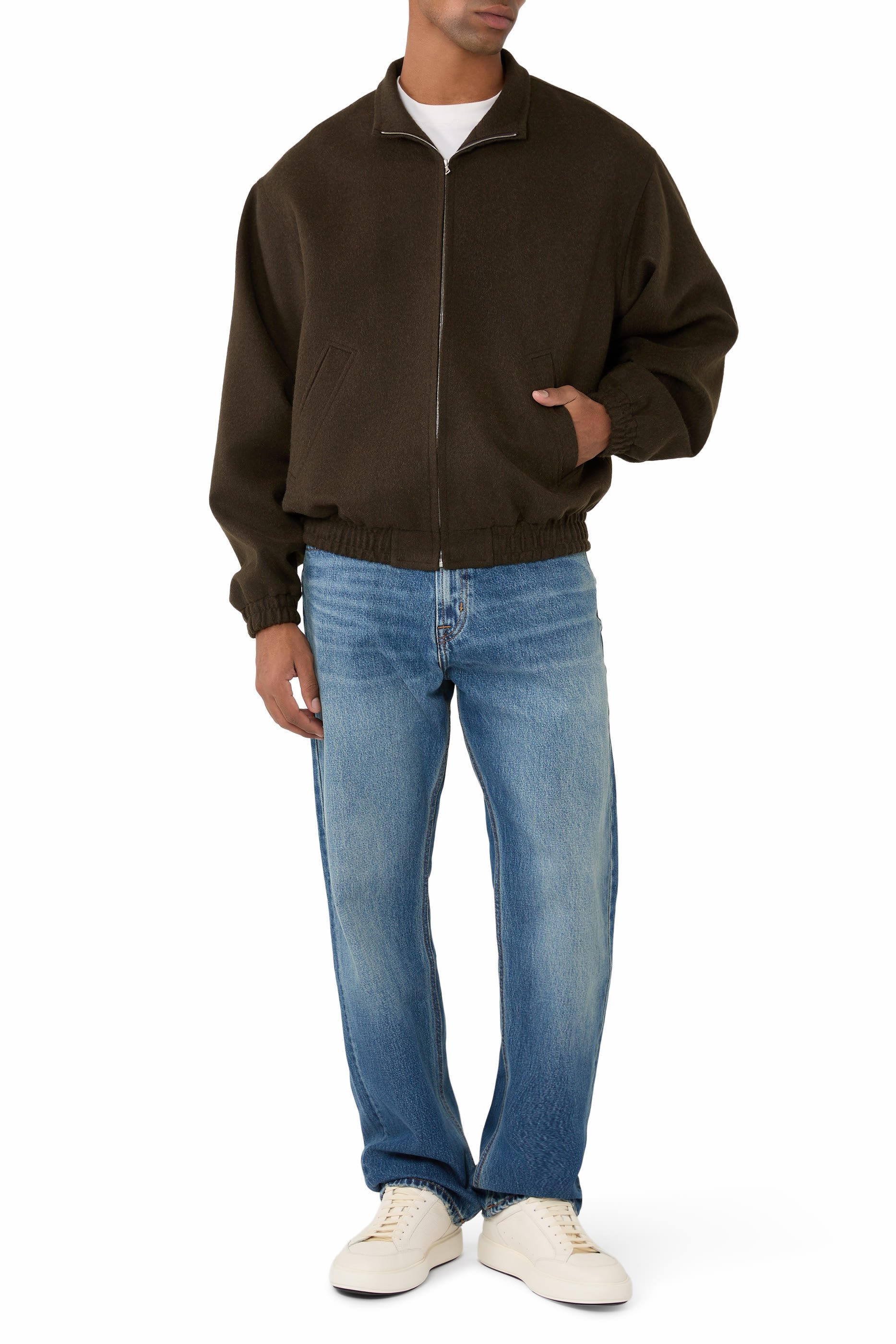 بنطال جينز مودرن بقصة ساق مستقيمة