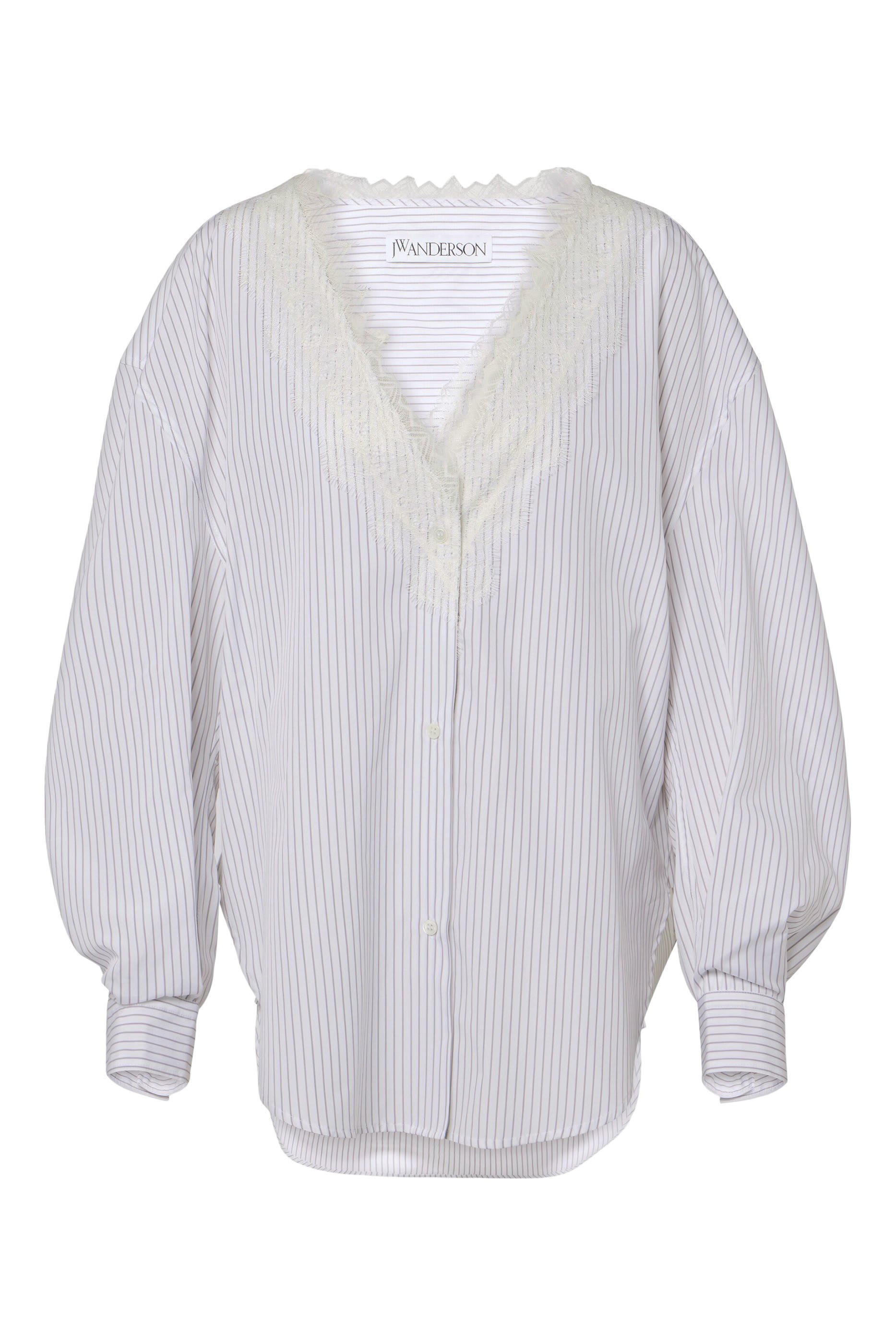 قميص بياقة على شكل حرف V بحواف دانتيل