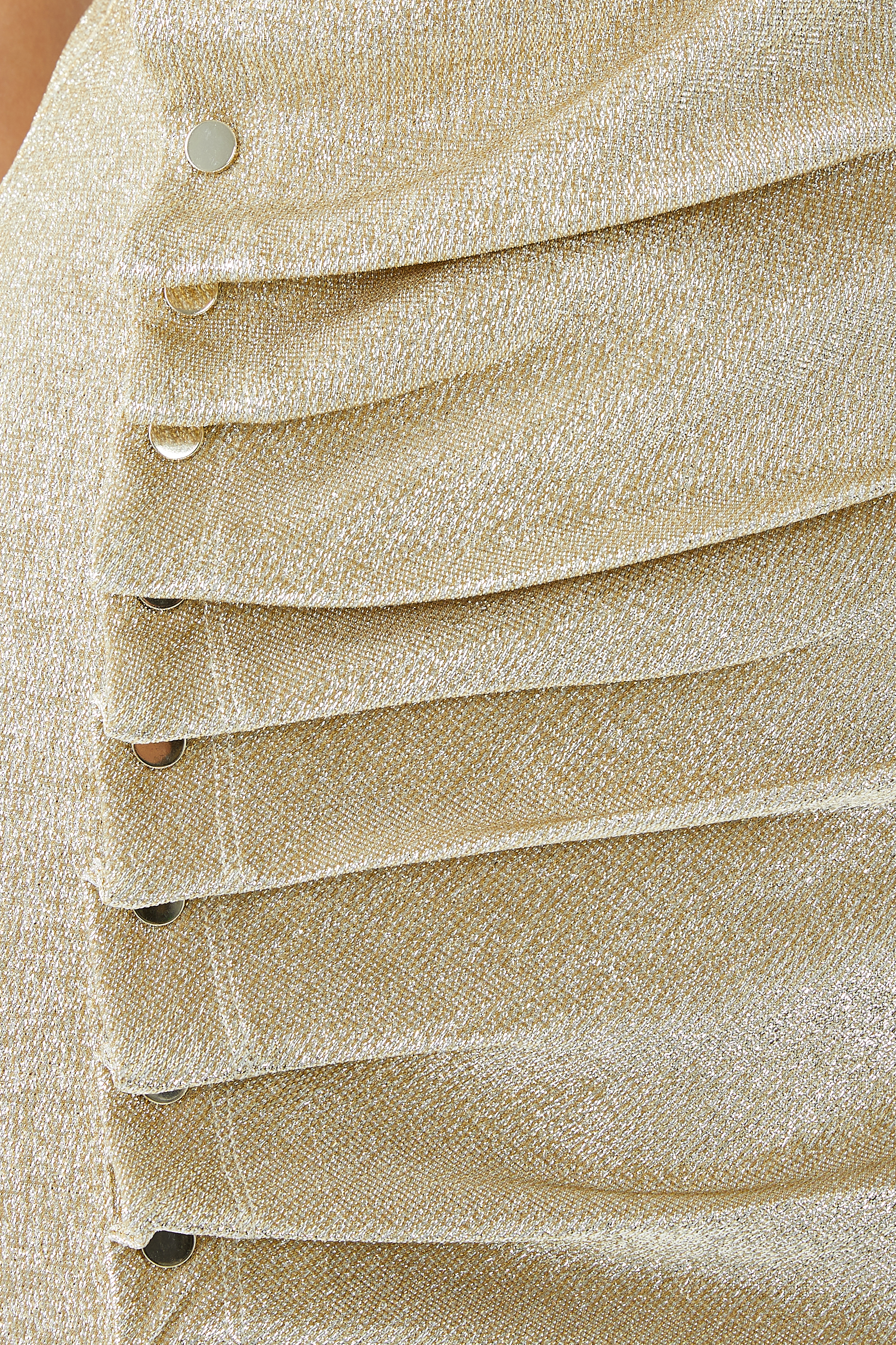 فستان قصيرة لامع بتصميم غير متماثل بكشكش