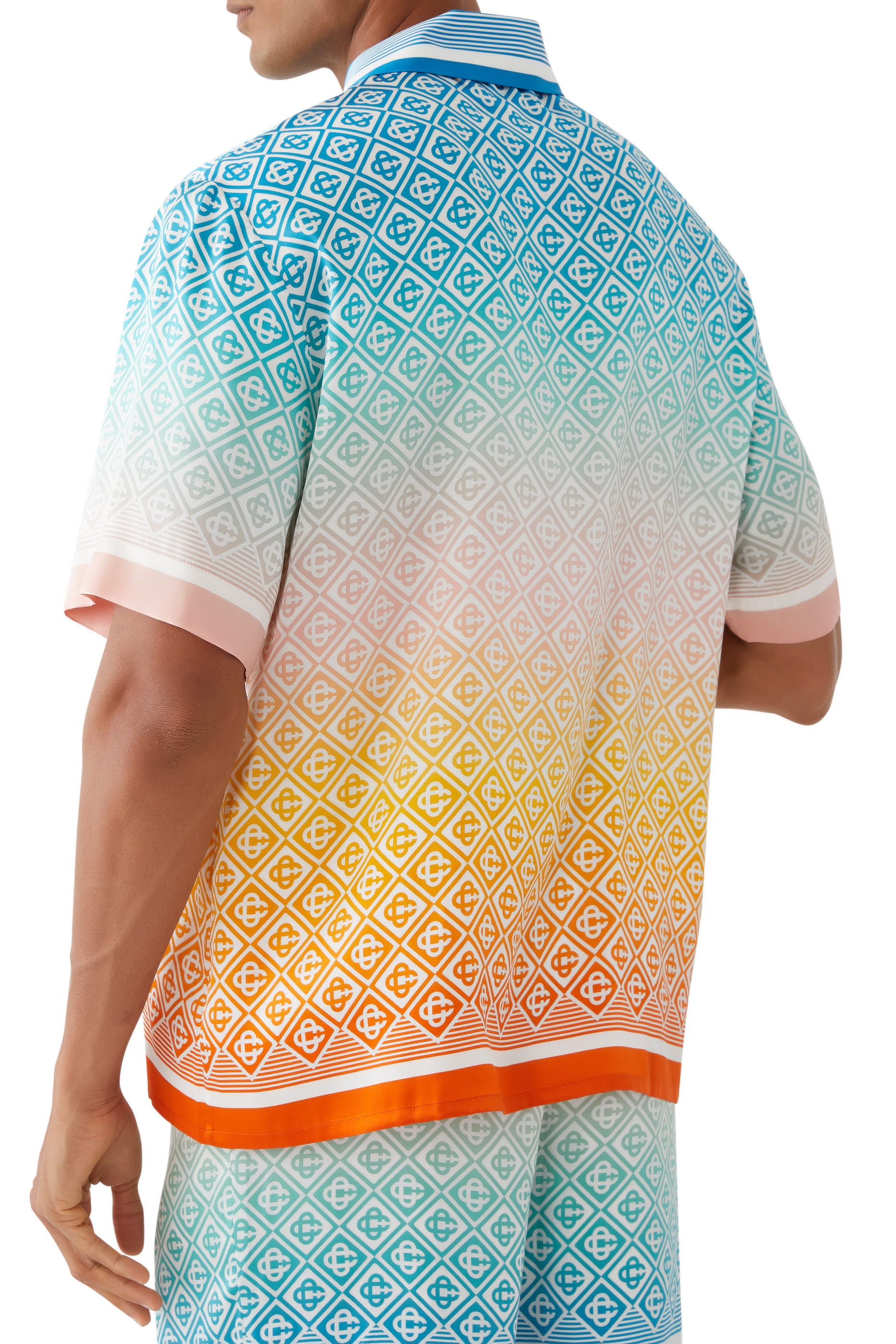 تيشيرت بأكمام قصيرة وياقة كوبية