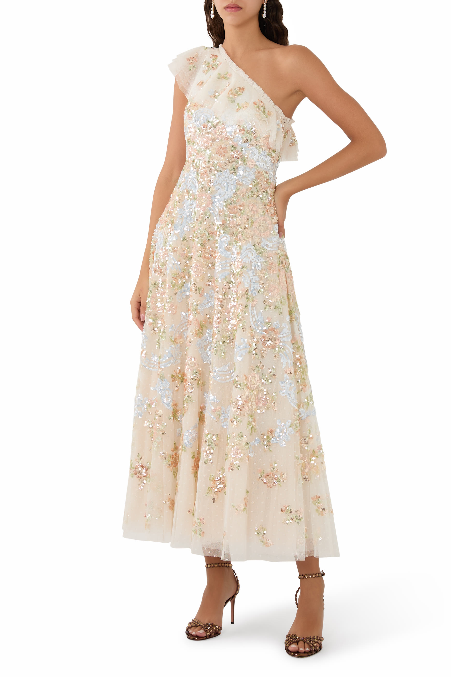 فستان سهرة بكتف مكشوف مزين بنقشة زهور باروكية