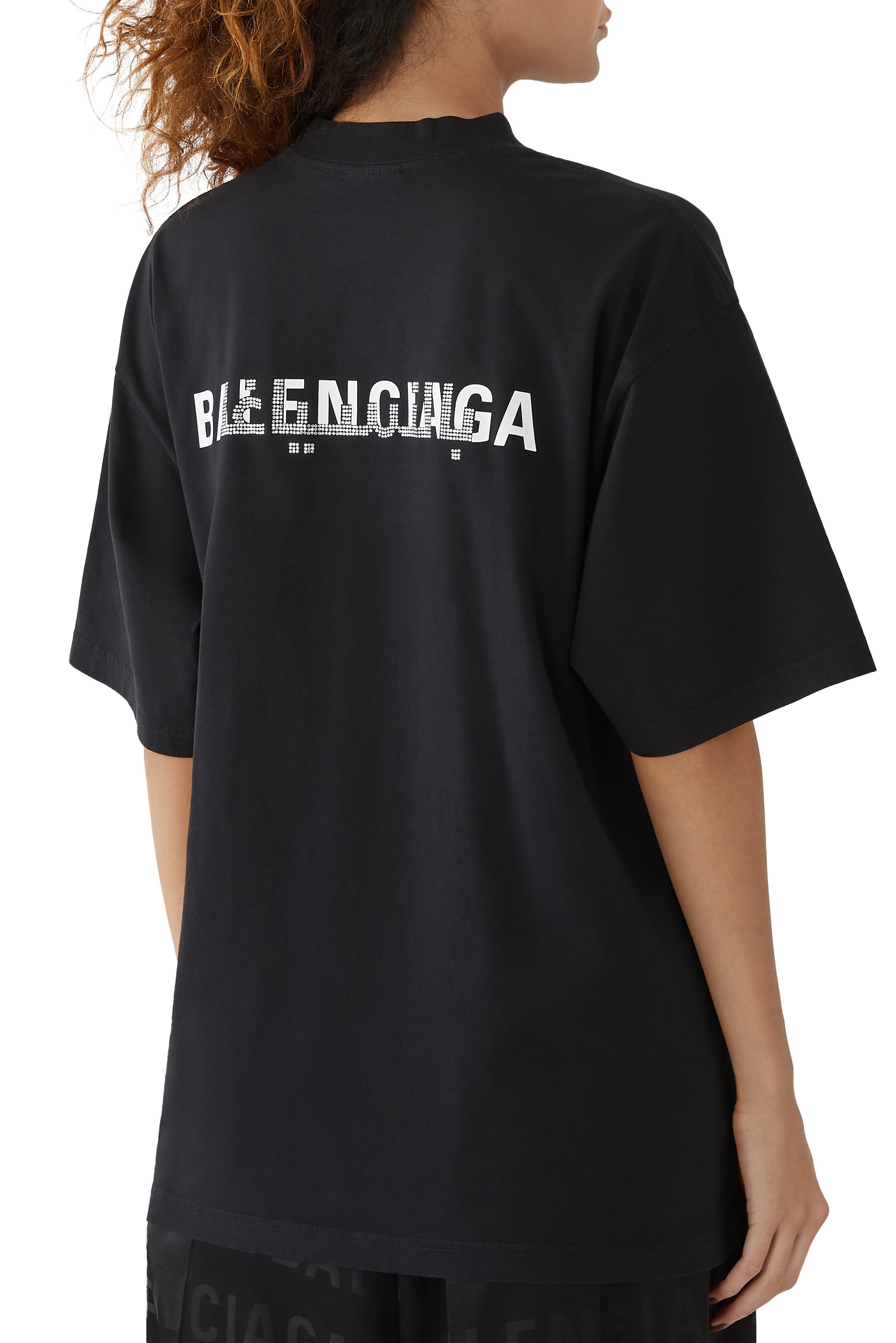 تيشيرت بقصة فضفاضة قليلا