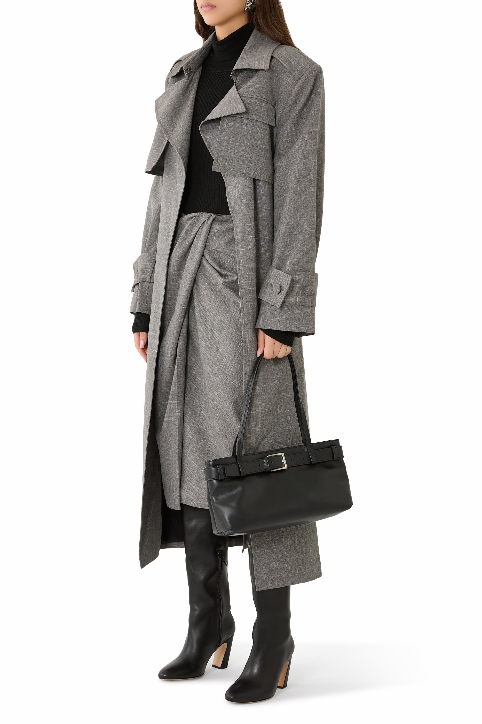 حقيبة بتصميم مستطيل مزينة بحزام