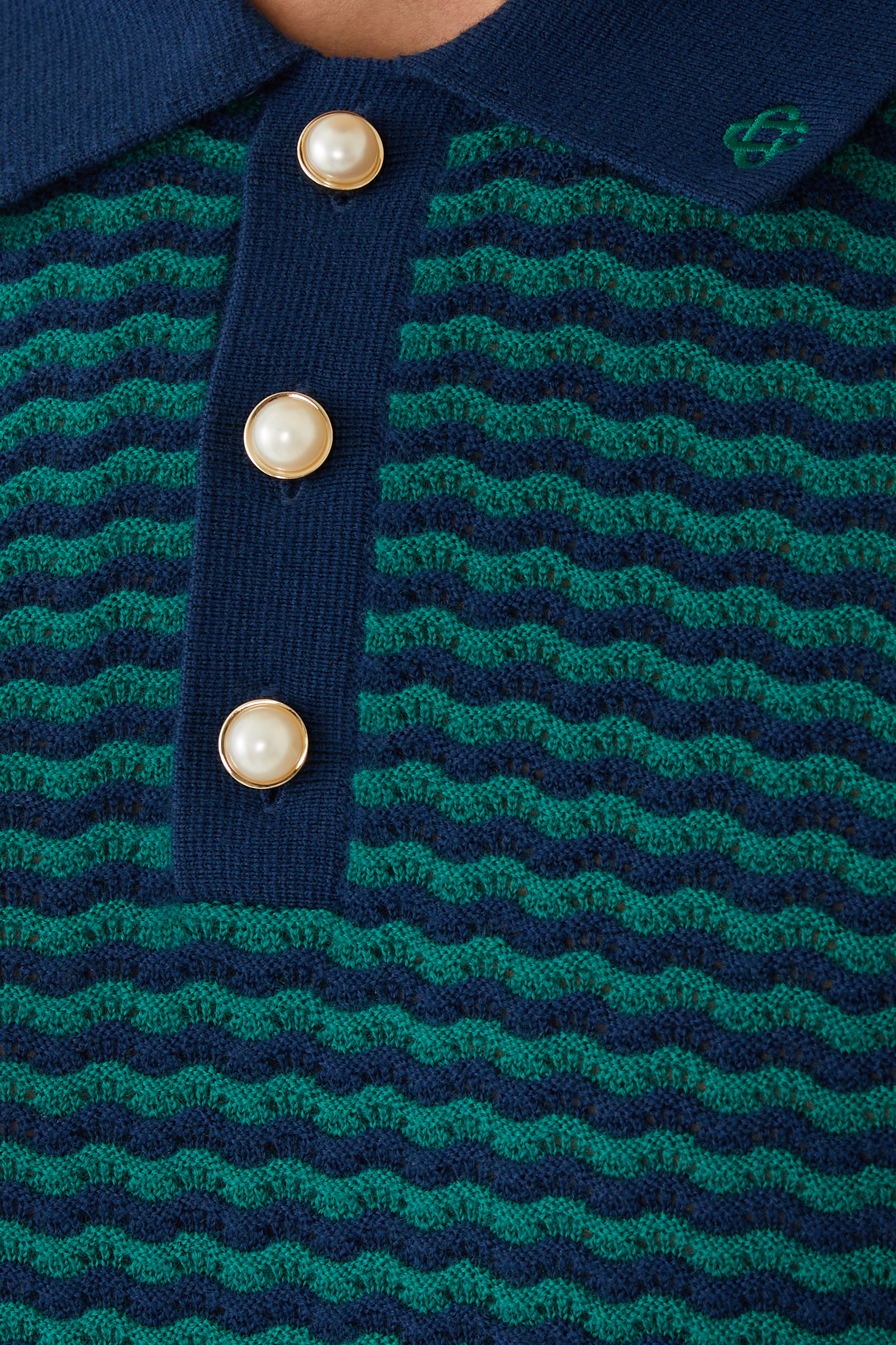 قميص بولو بنمط مموج قصير