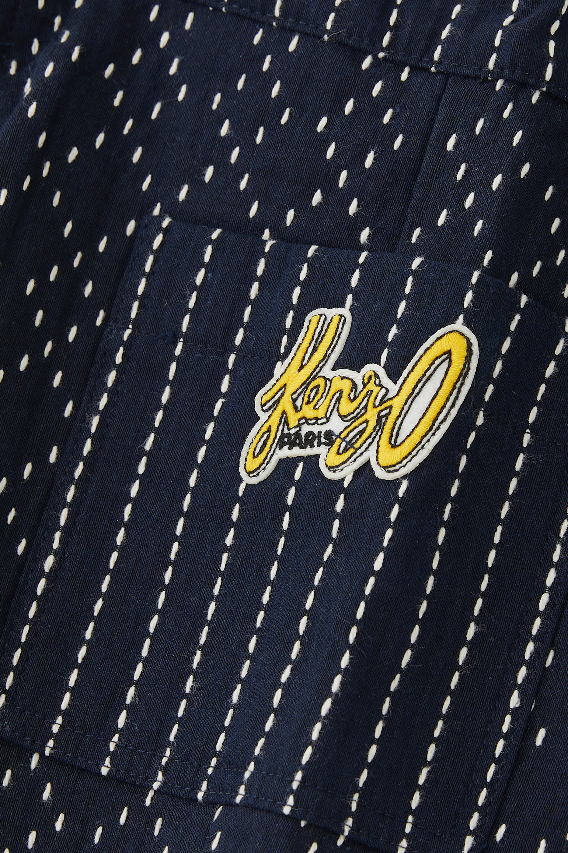 شورت بنقشة شعار الماركة للأطفال