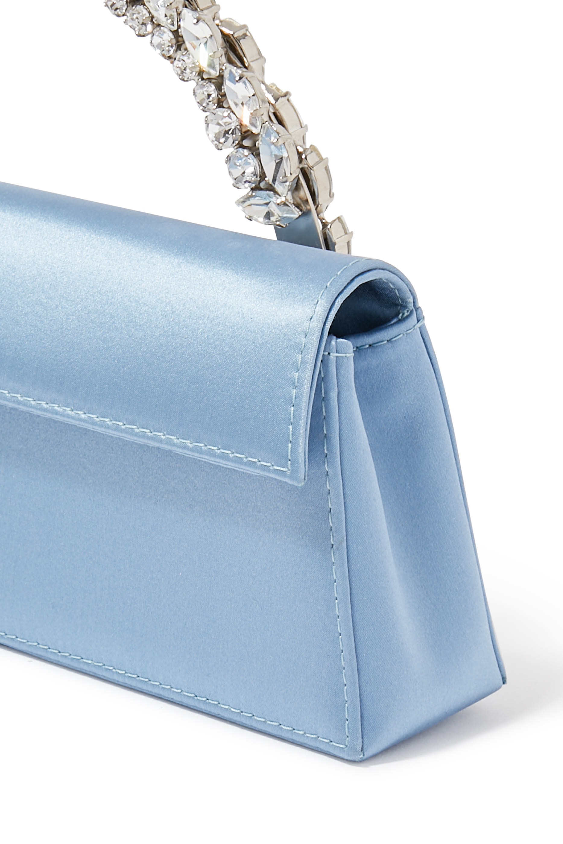 حقيبة كلاتش كارما