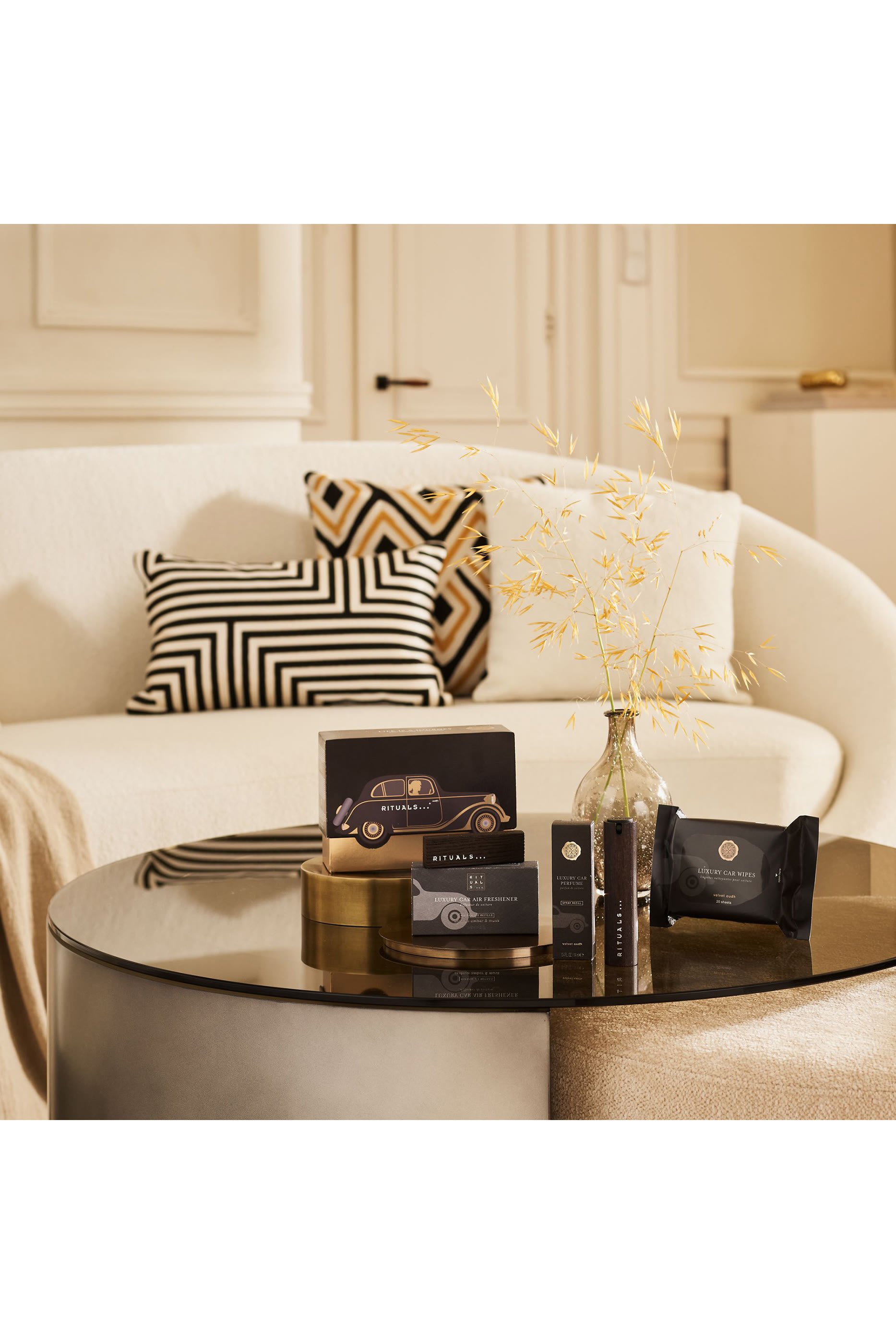 مجموعة هدايا معطر سيارة فيلفت عود