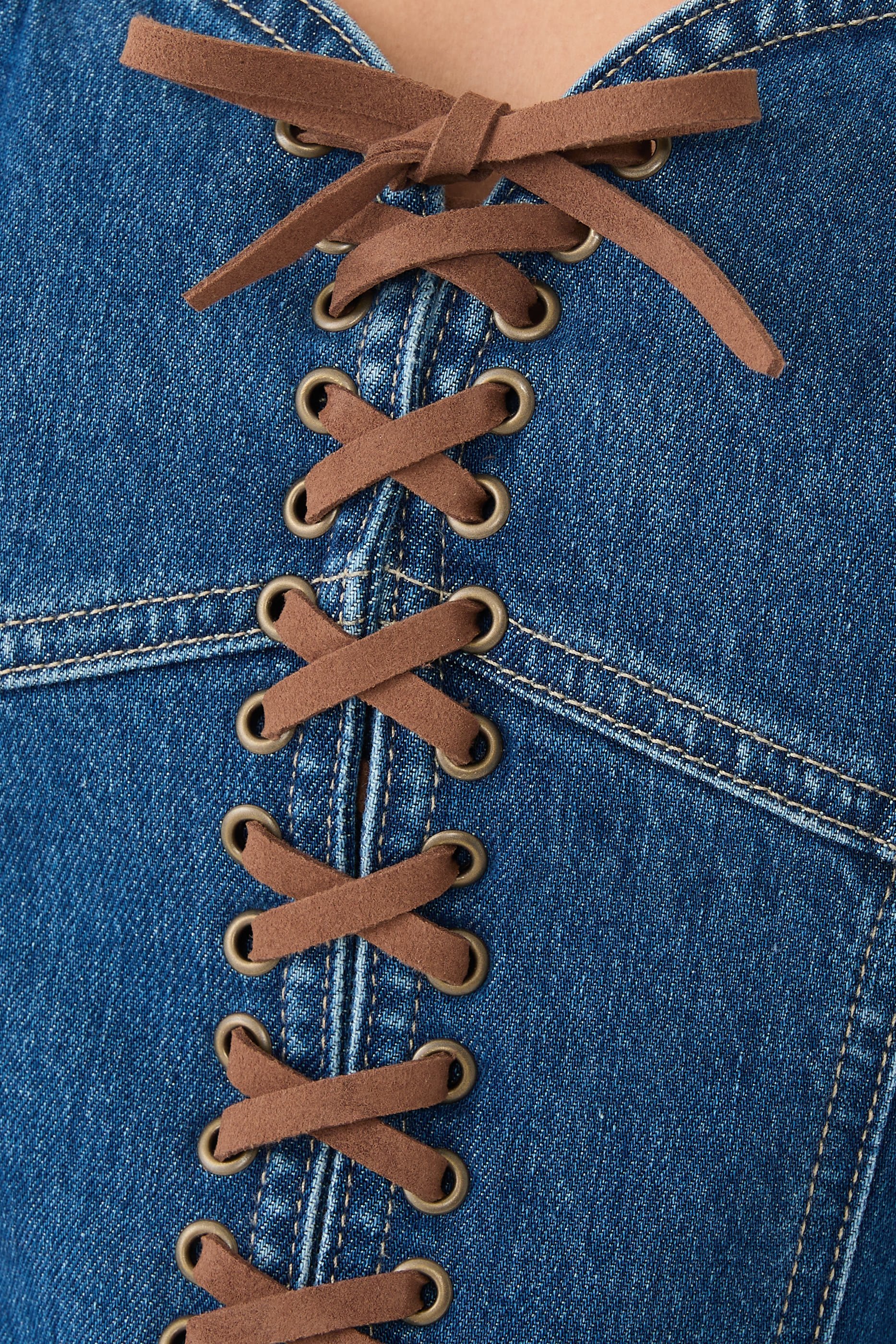 بلوزة نايلي دنيم بنمط مشد