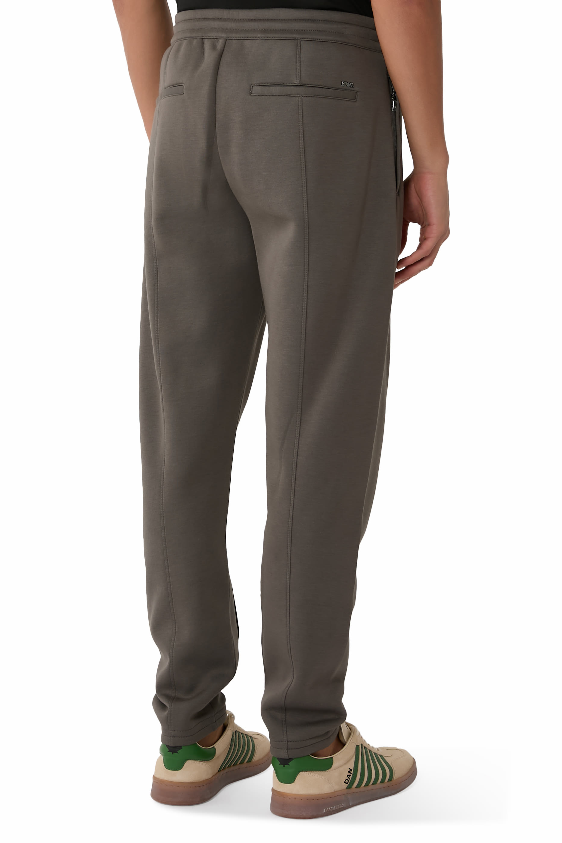 بنطال رياضي جيرسيه مزدوج ضمن التشكيلة الأساسية للسفر