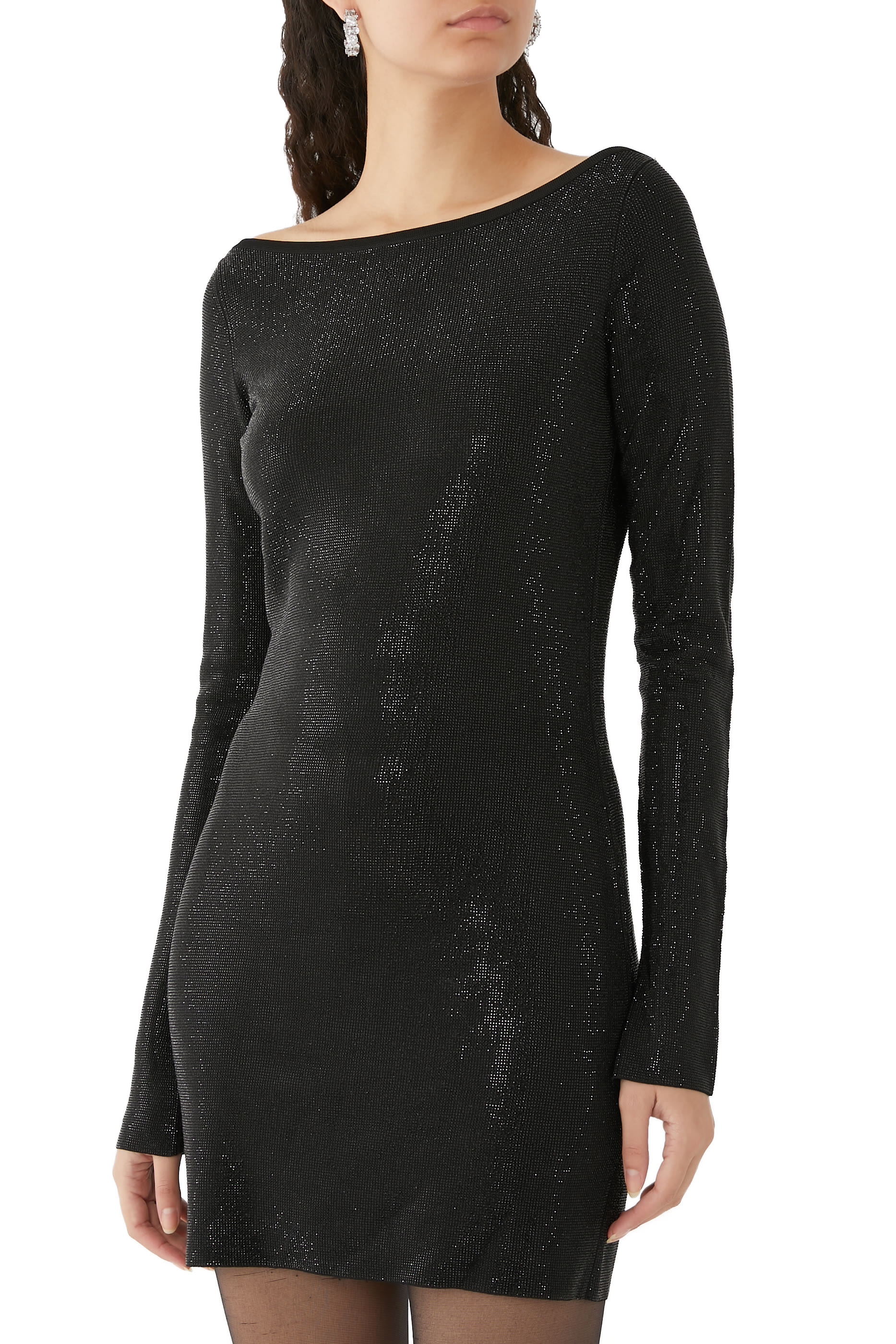 فستان قصير بأكمام طويلة وخرز شفاف