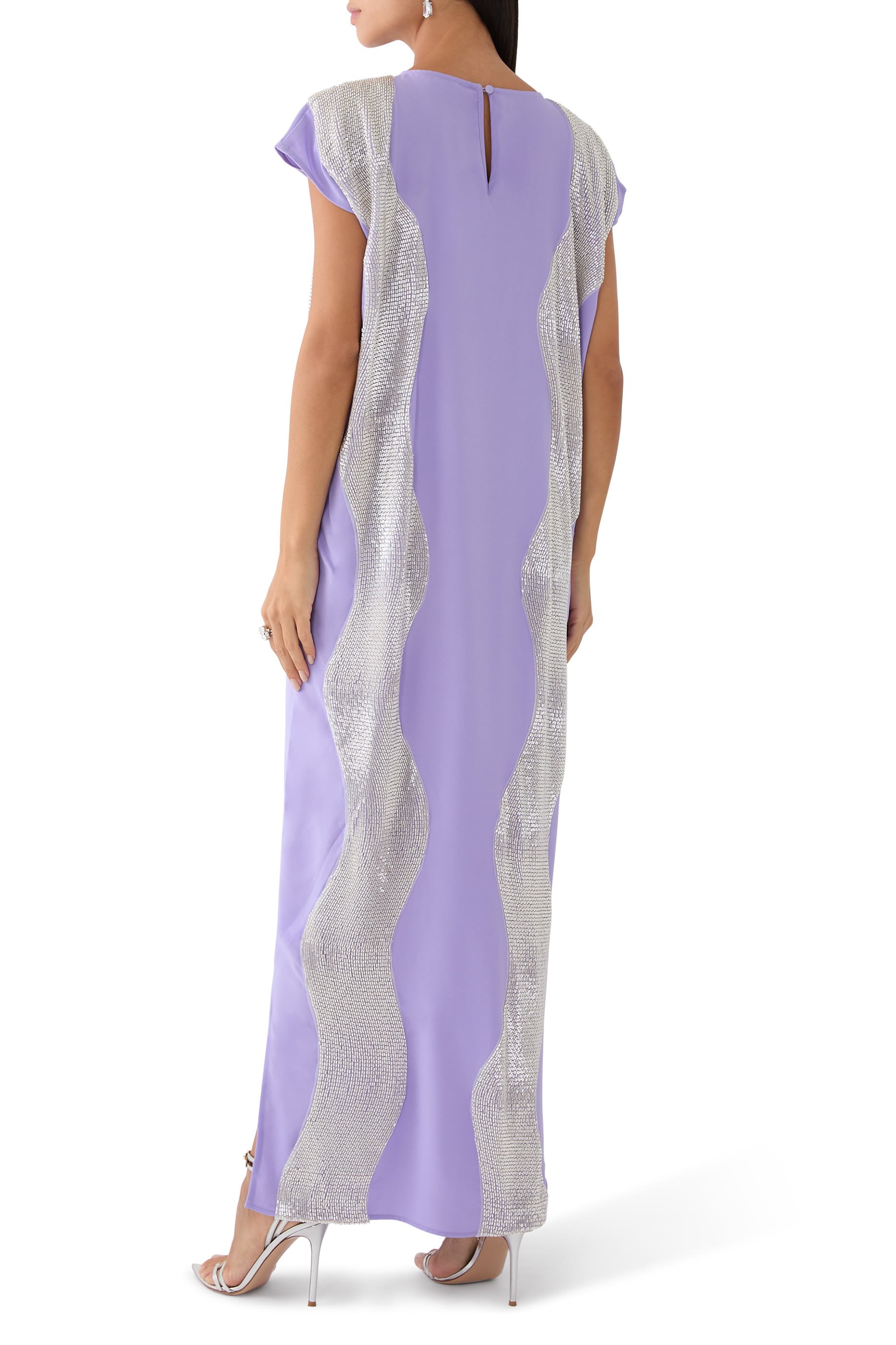 قفطان بتصميم مموج مطرز