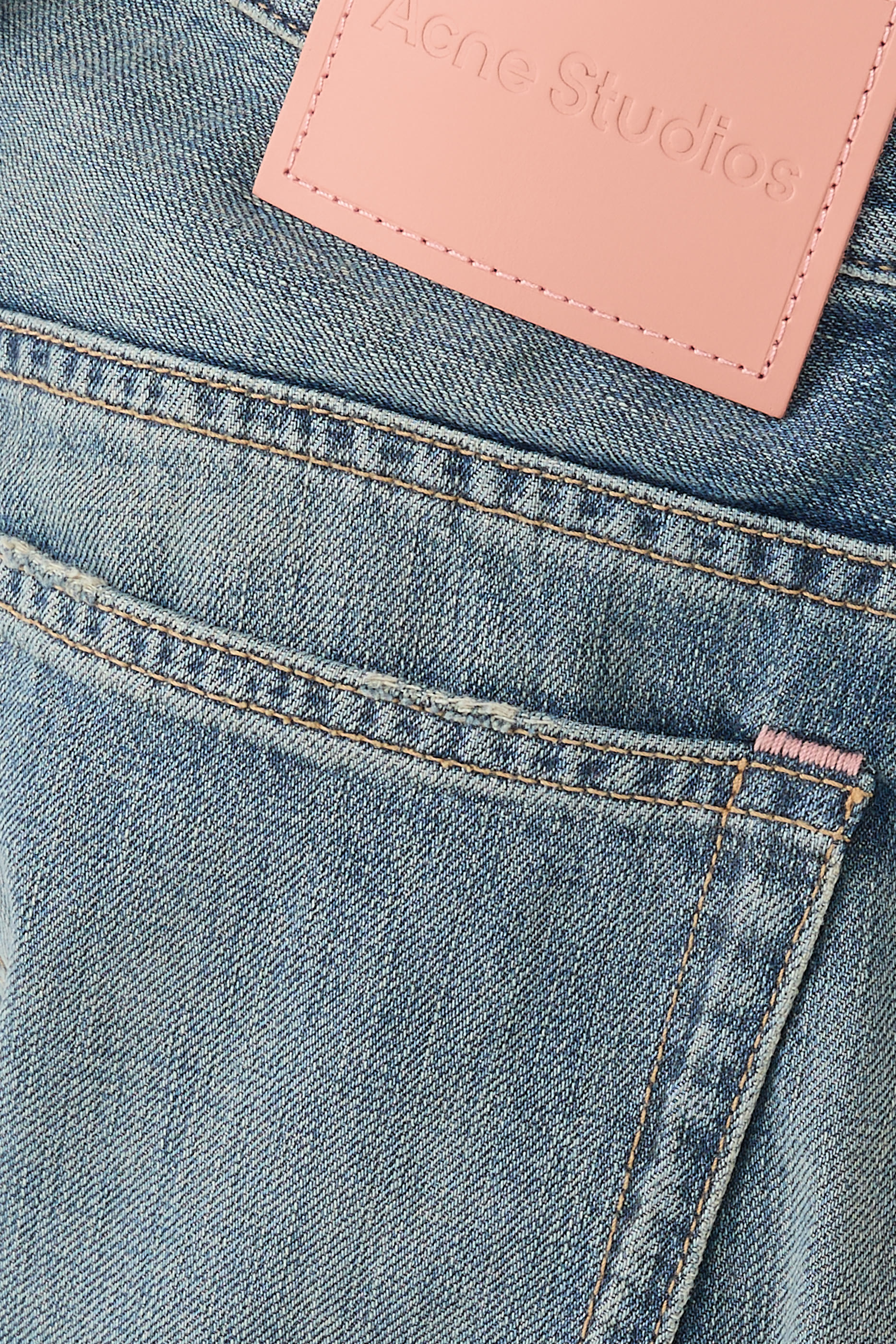 بنطال جينز بقصة عادية