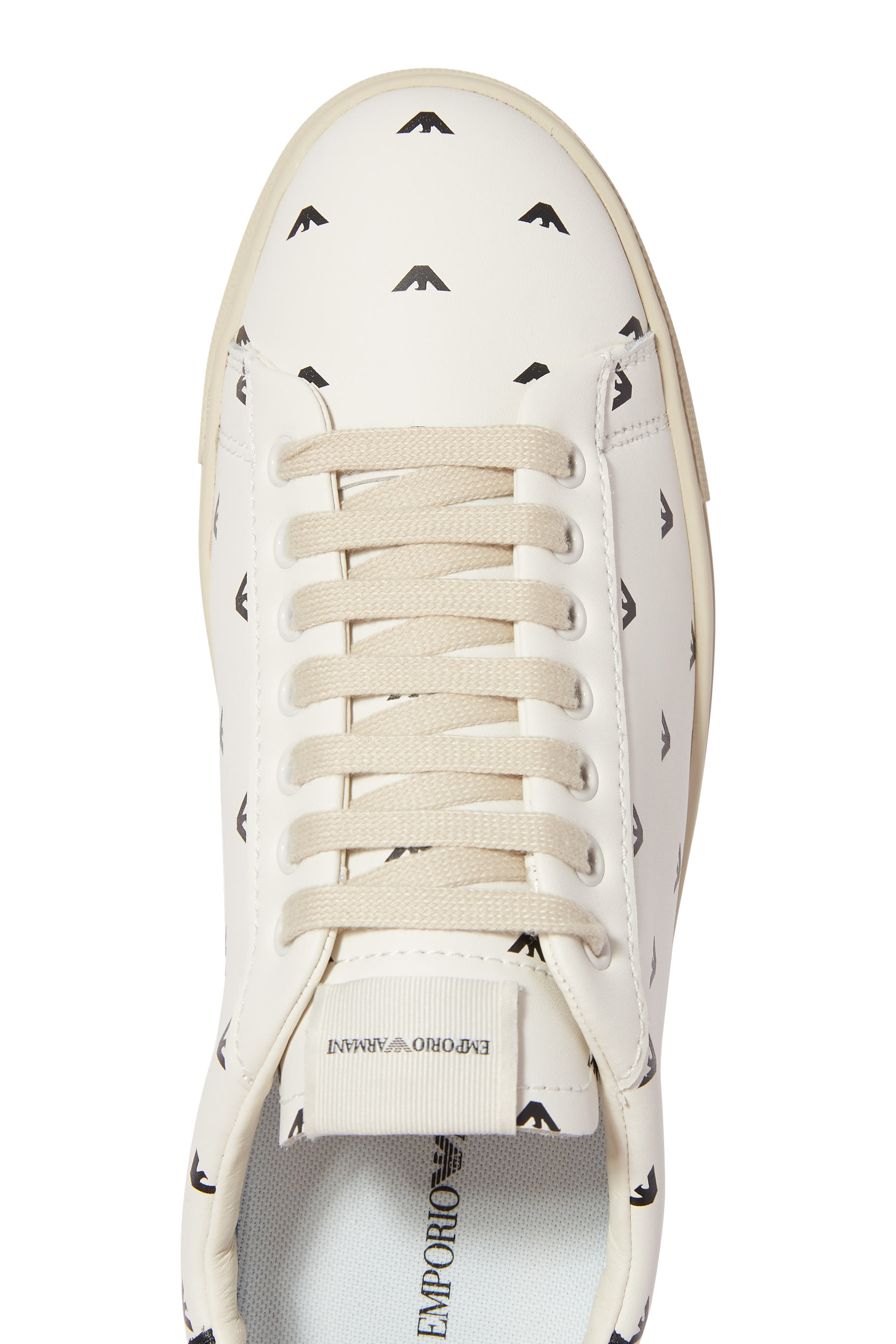 سنيكرز بشعار النسر الشهير للماركة